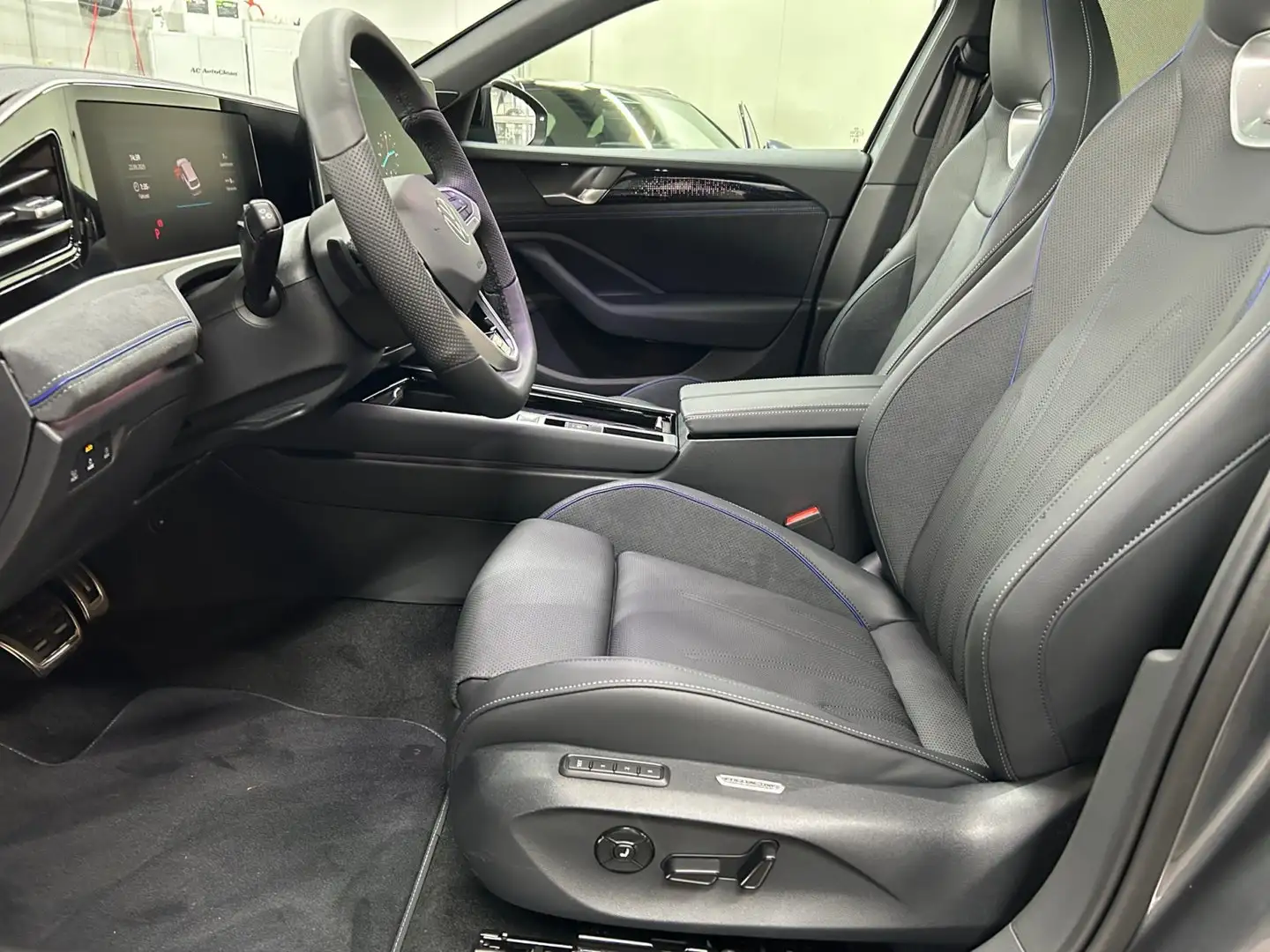 Volkswagen Passat Variant Sport eHybrid 150kW Šedá - 2
