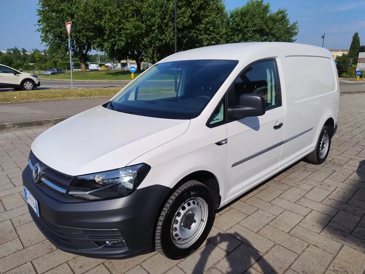 Volkswagen Caddy Maxi 1.4 tgi 110 cv Van Business Fattura IVA Espos Wit - 1
