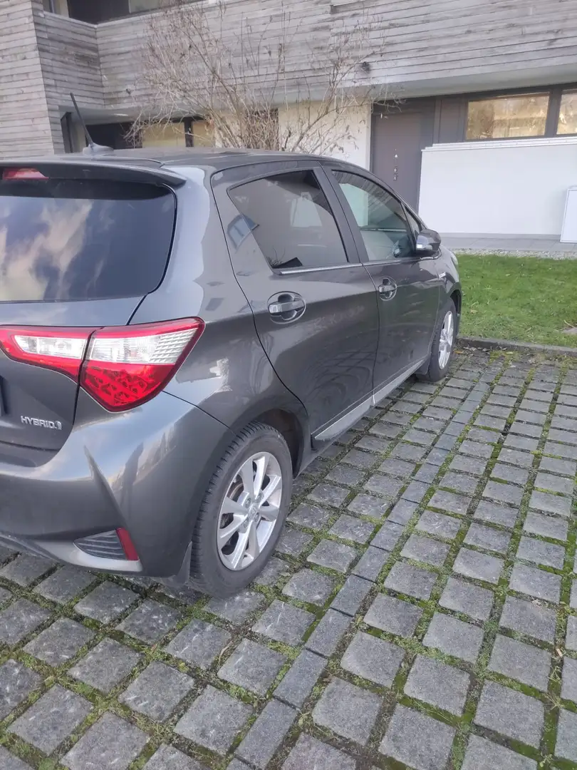 Toyota Yaris Yaris 1,5 VVT-i Hybrid Active Active Grau - 2