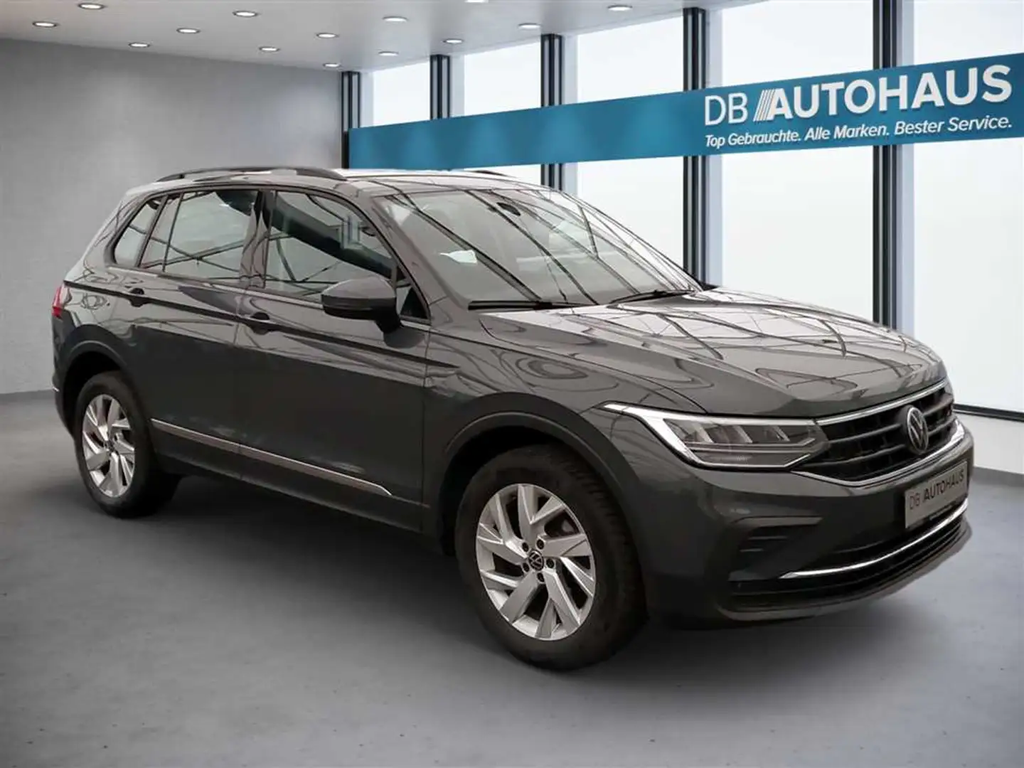 Volkswagen Tiguan Life 2.0 TDI 4MOTION DSG Grijs - 2