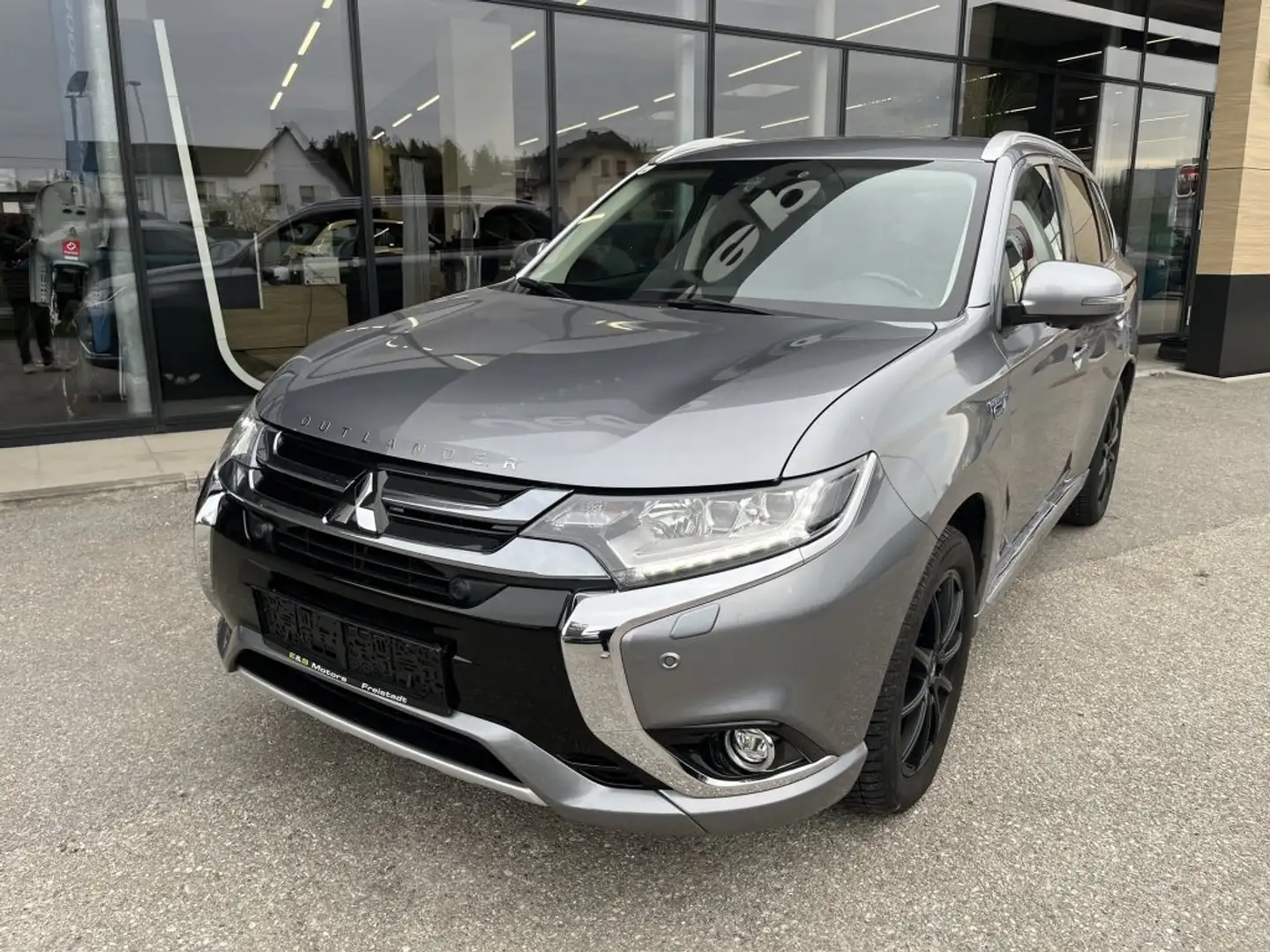 Mitsubishi Outlander PHEV 2,0 4WD Instyle Connect Gris - 1
