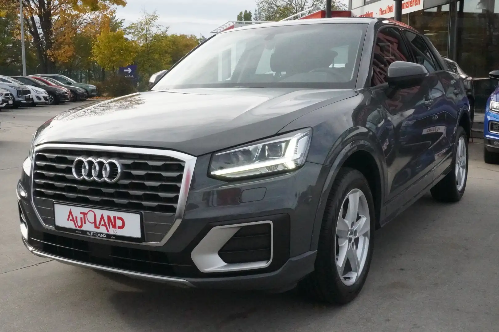 Audi Q2 35 1.5 TFSI sport S-Tronic LED Navi Tempomat Grau - 2