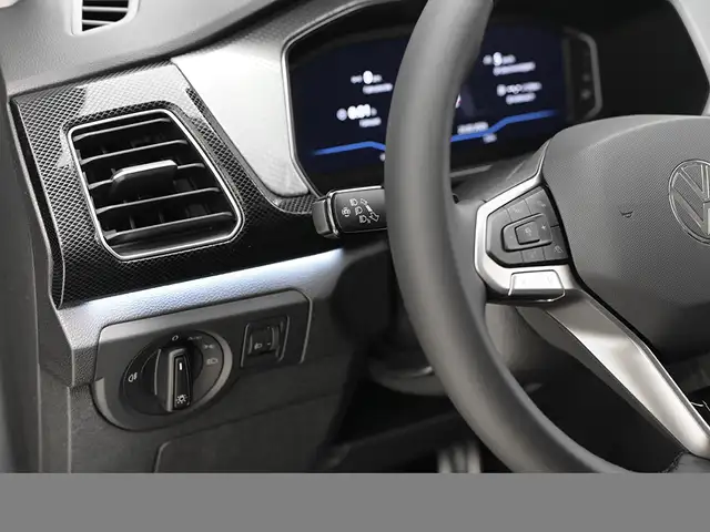 Volkswagen T-Cross view 9