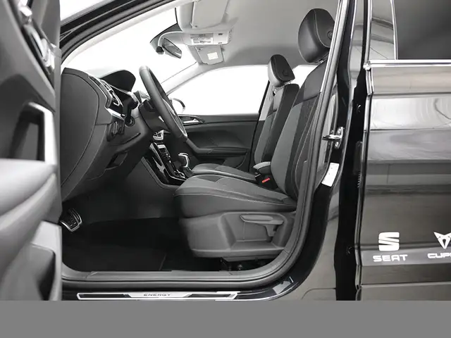 Volkswagen T-Cross view 11