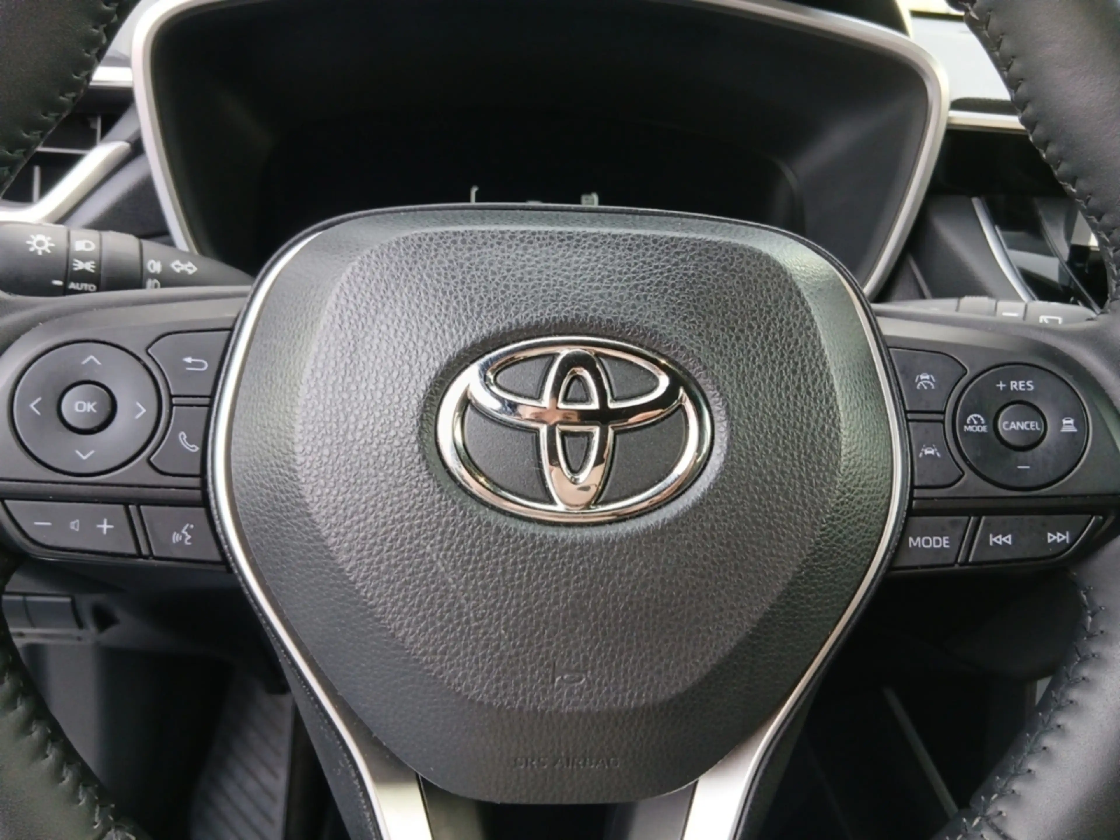 Toyota Corolla Cross 2.0 Hybrid Team D *LED*CAM*SHZ*PDC* — photo 13