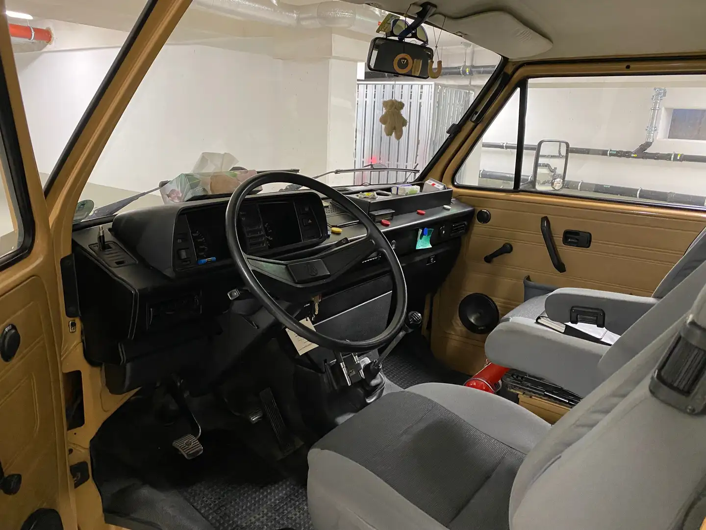 Volkswagen T3 Camper für 4 Personen - 2