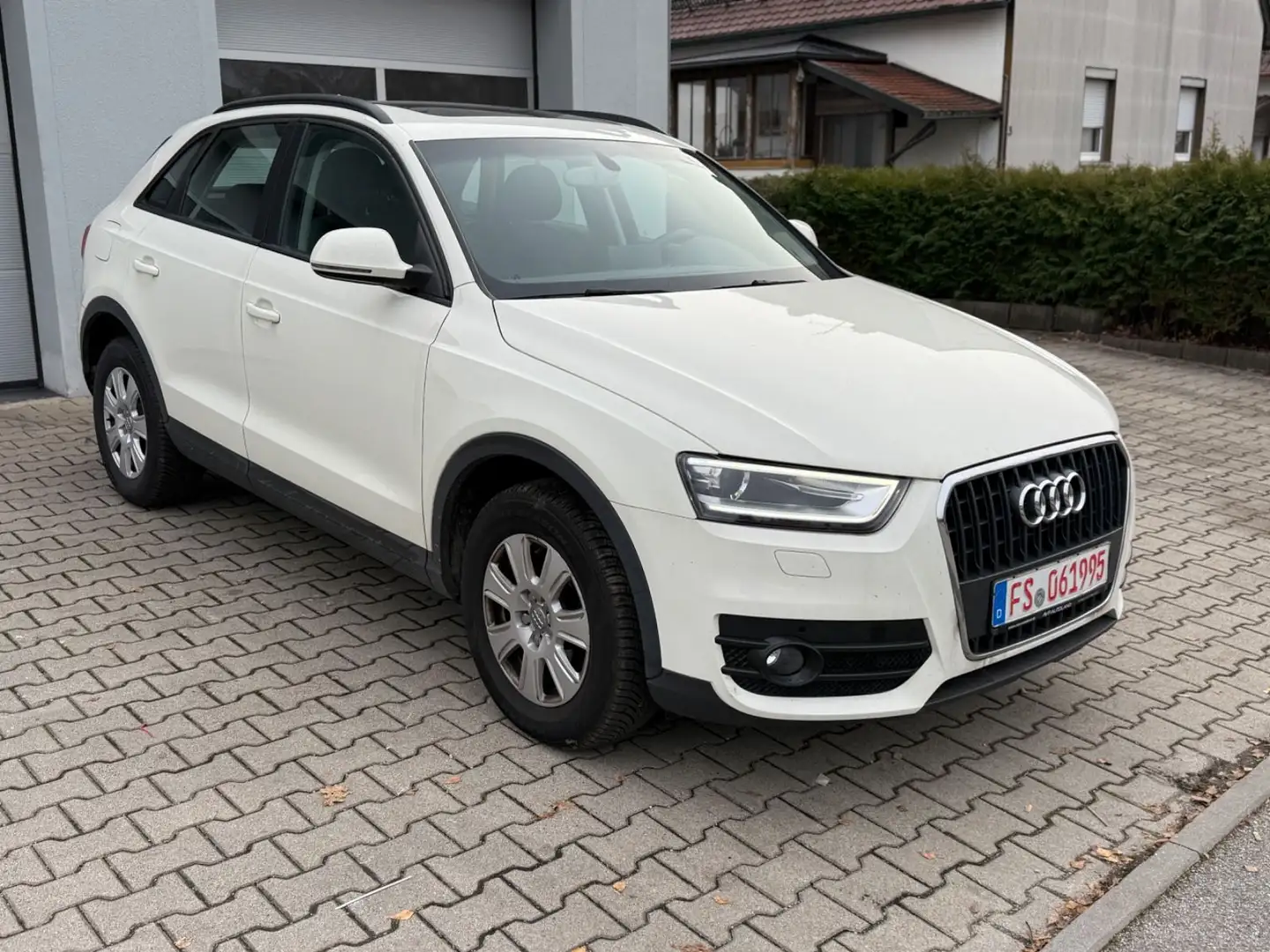 Audi Q3 1.4 TFSI 1. Hand I Garantie I Navi Weiß - 1