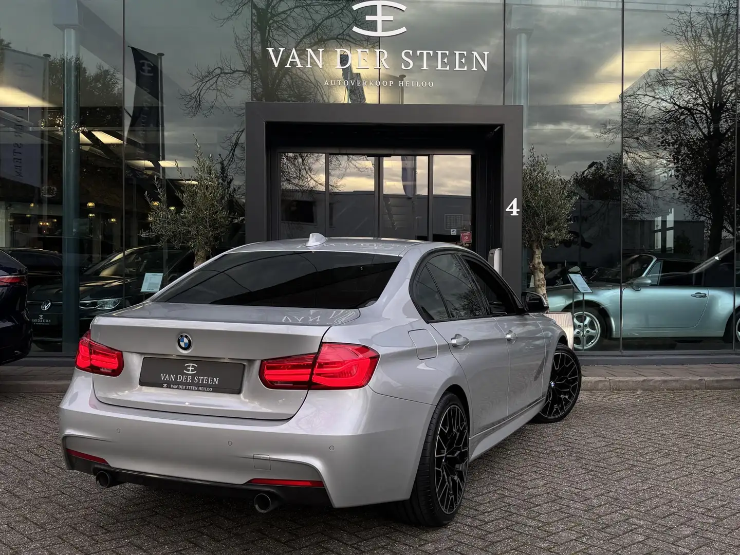 BMW 320 3-serie 320i M Sport | Alcantara Bekleding | Deale Argent - 2