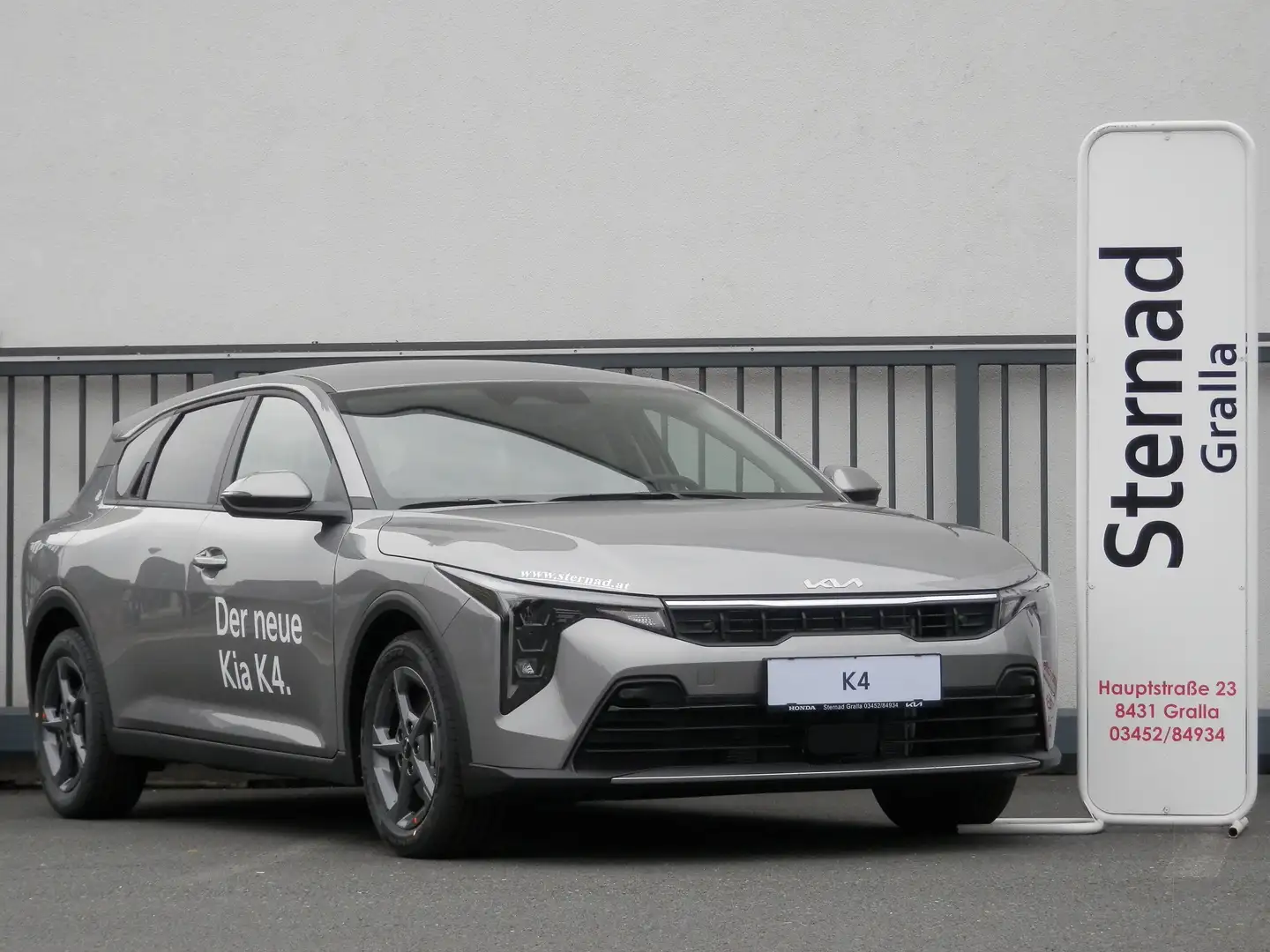 Kia K4 HB 1,0 TGDI 48V Silber Grau - 2