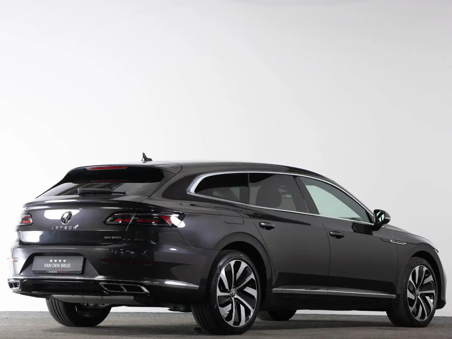 Volkswagen Arteon Shooting Brake R-Line 1.4 TSI 218 PK DSG e-Hybrid Grijs - 2
