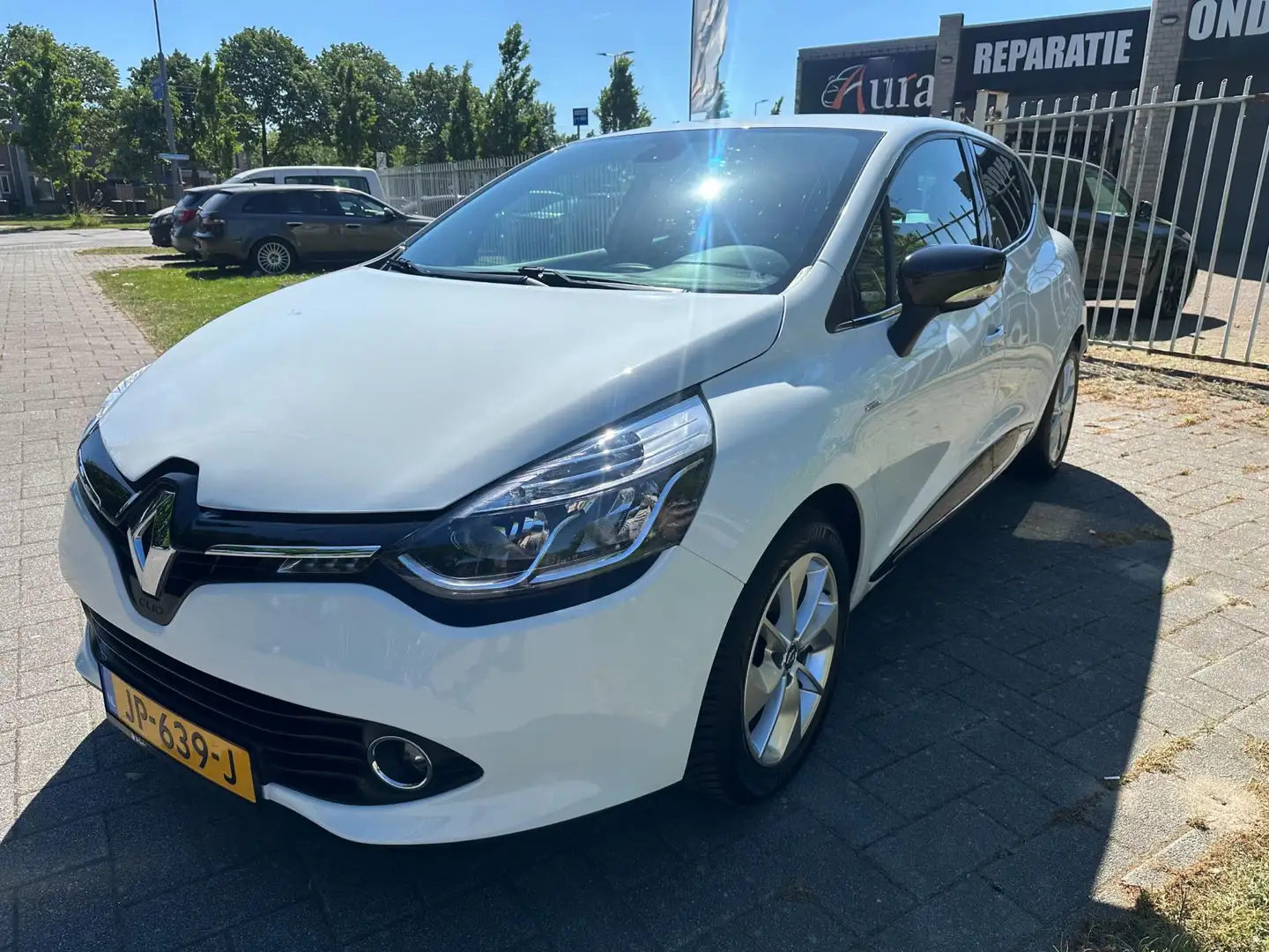 Renault Clio 0.9 TCe Eco2 Limited Wit - 1