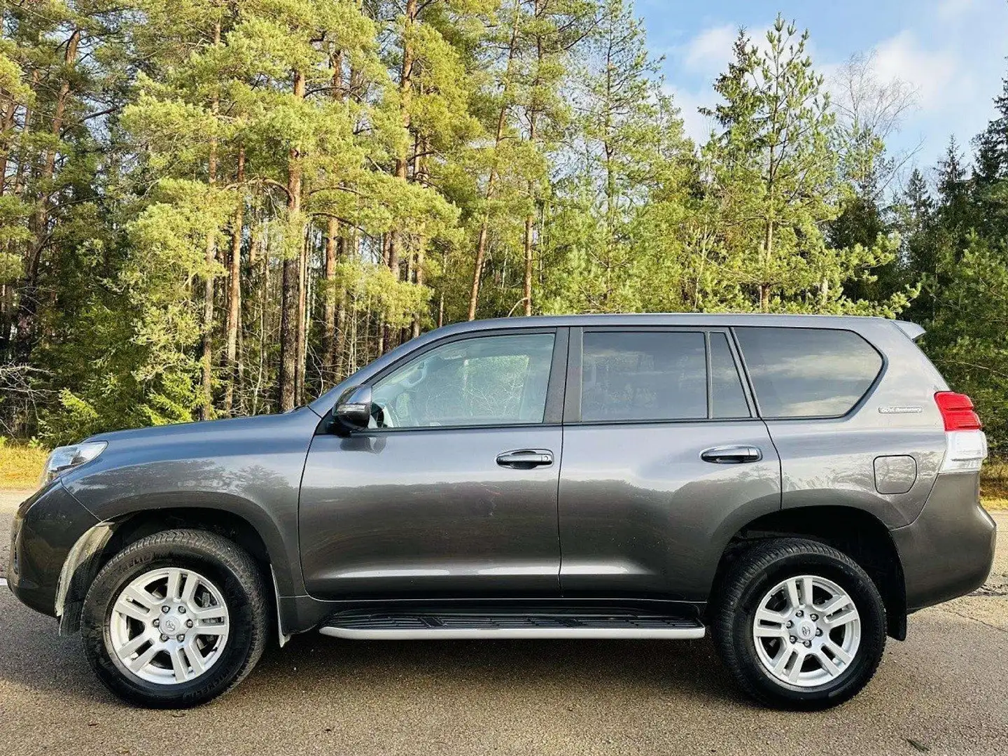 Toyota Land Cruiser Land Cruiser 3.0 D-4D Automatik60th Anniversary Сірий - 1