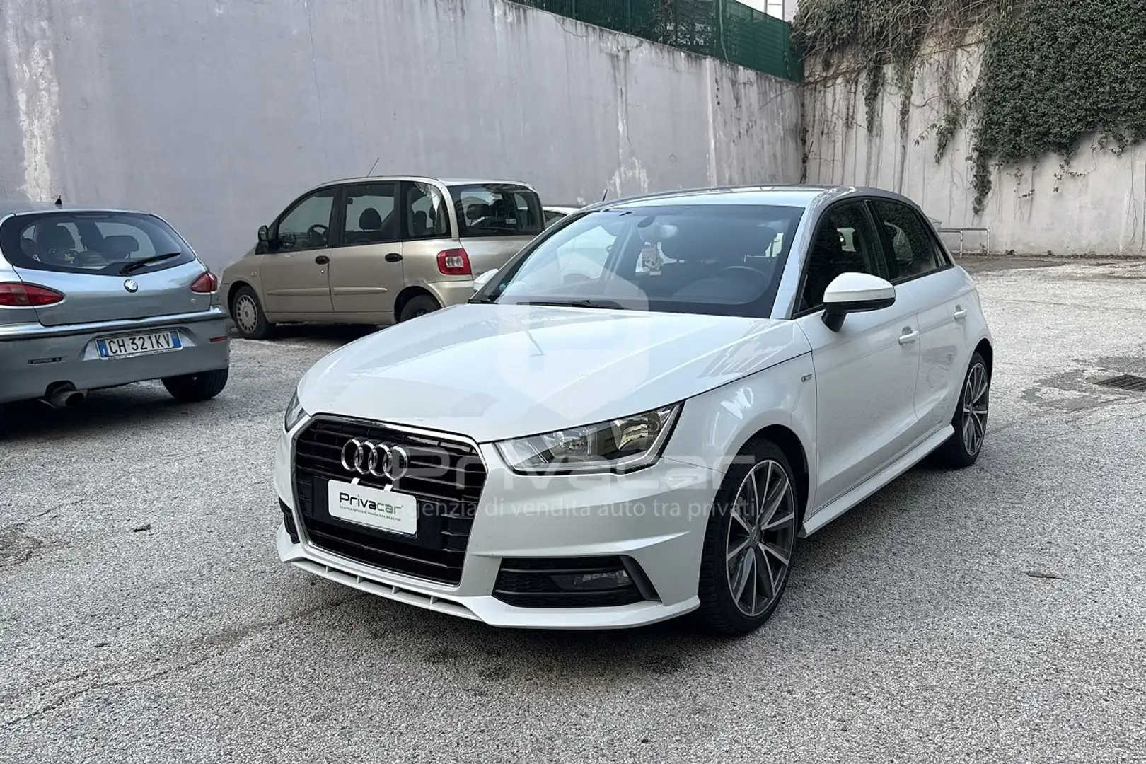 Audi A1 A1 SPB 1.0 TFSI ultra S tronic Admired Weiß - 1