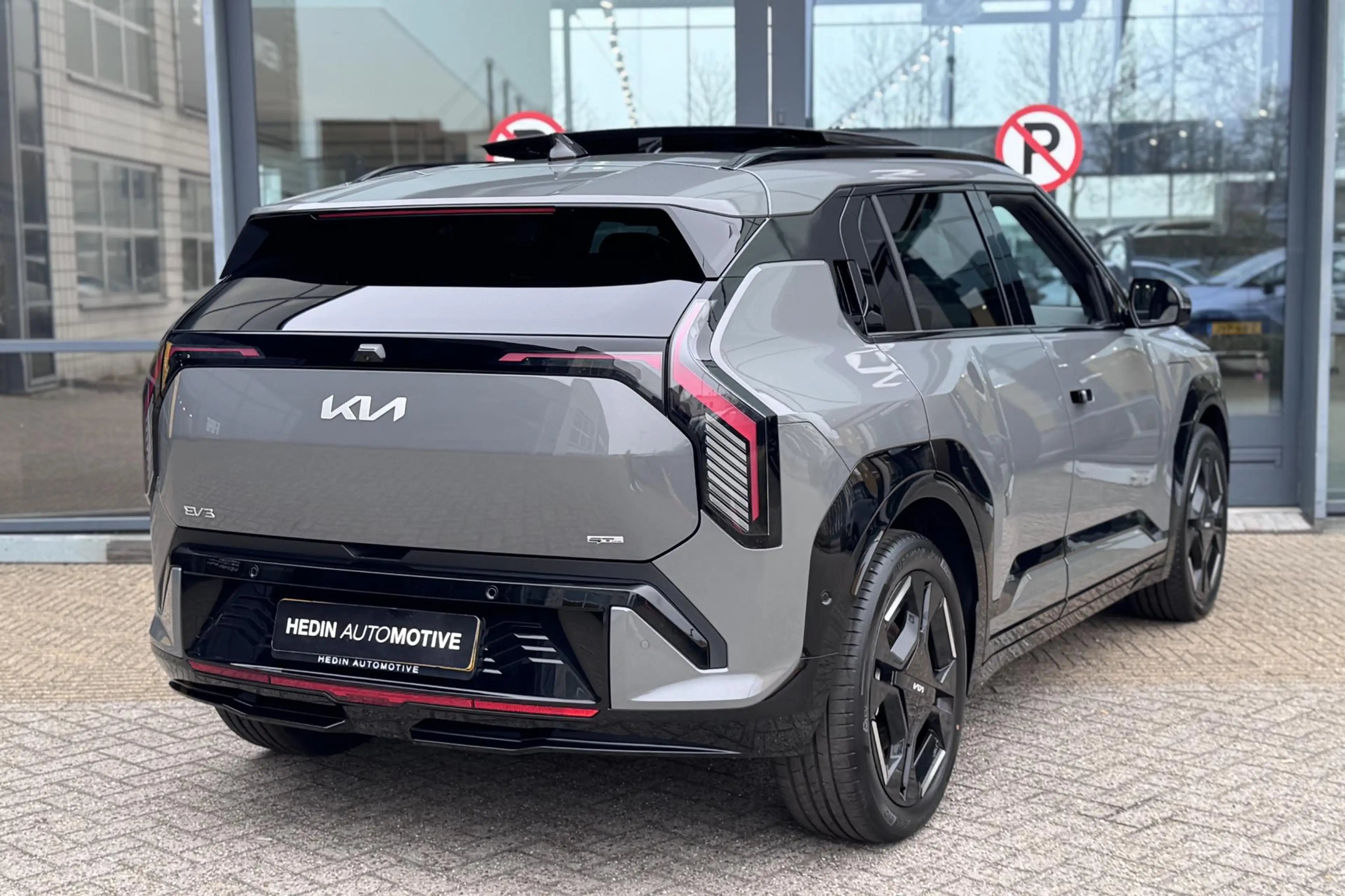 Kia EV3 GT-PlusLine 81.4 kWh | Alleen beschikbaar voor pro — photo 2