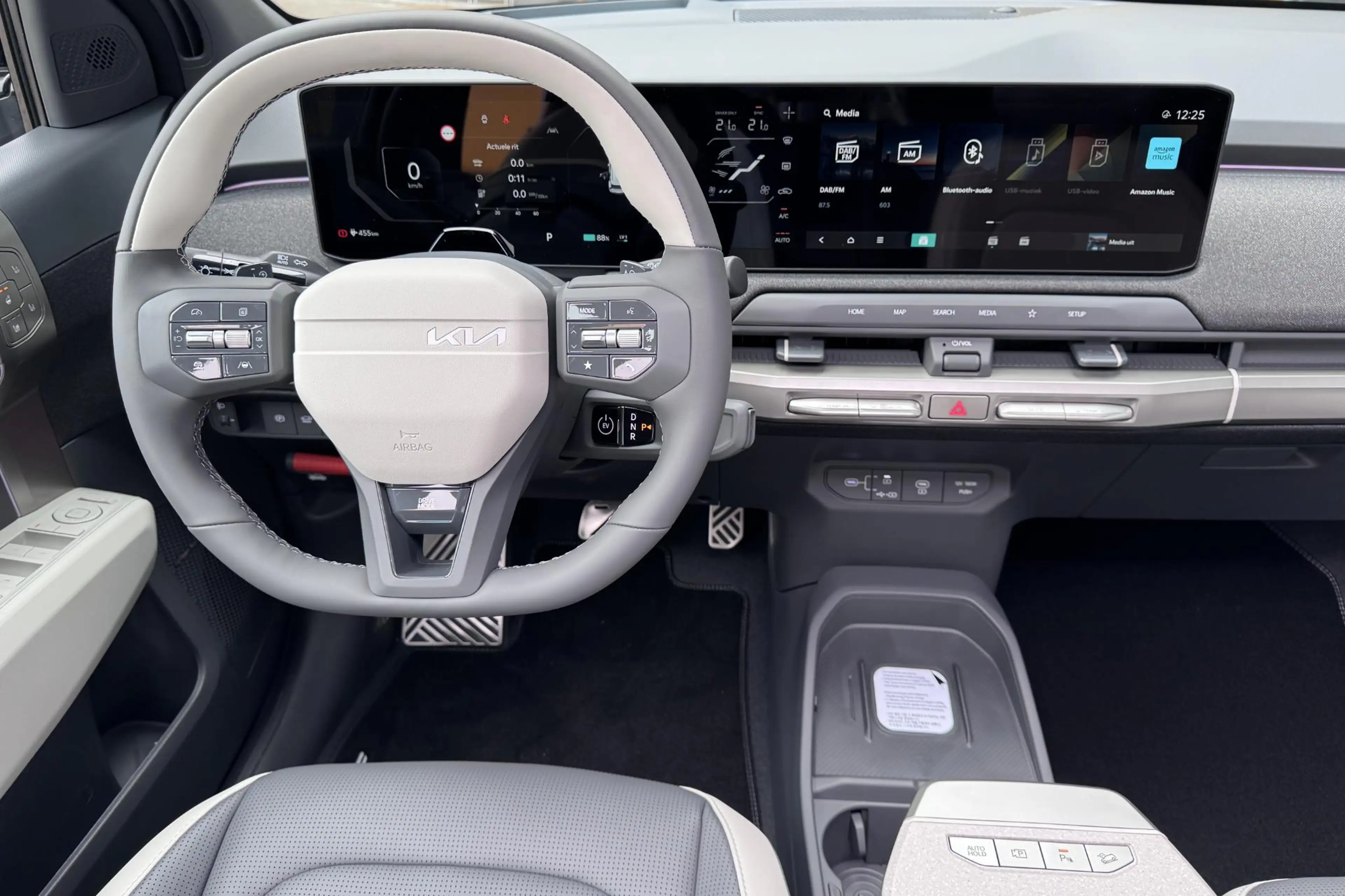 Kia EV3 GT-PlusLine 81.4 kWh | Alleen beschikbaar voor pro — photo 3