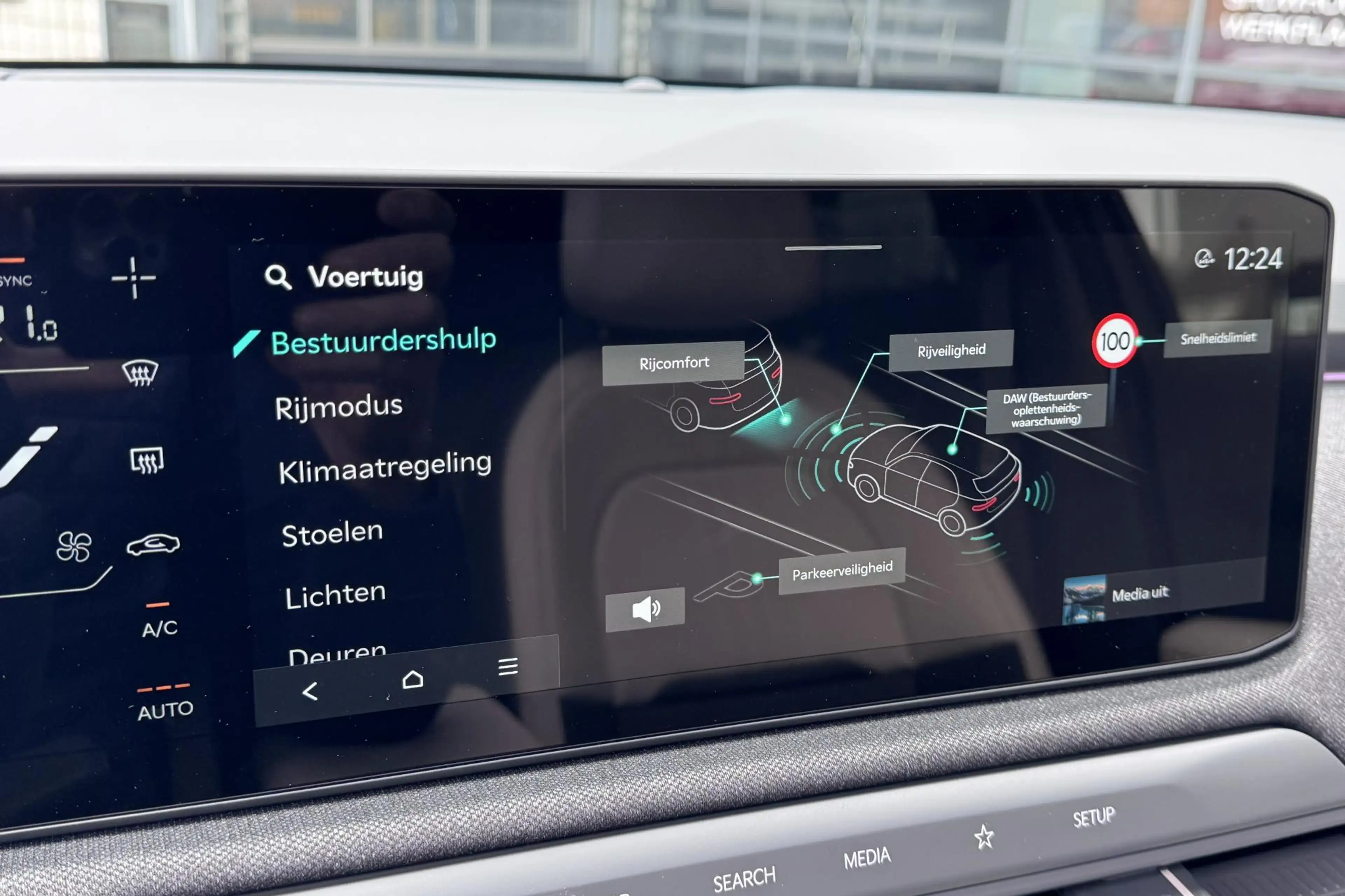 Kia EV3 GT-PlusLine 81.4 kWh | Alleen beschikbaar voor pro — photo 11