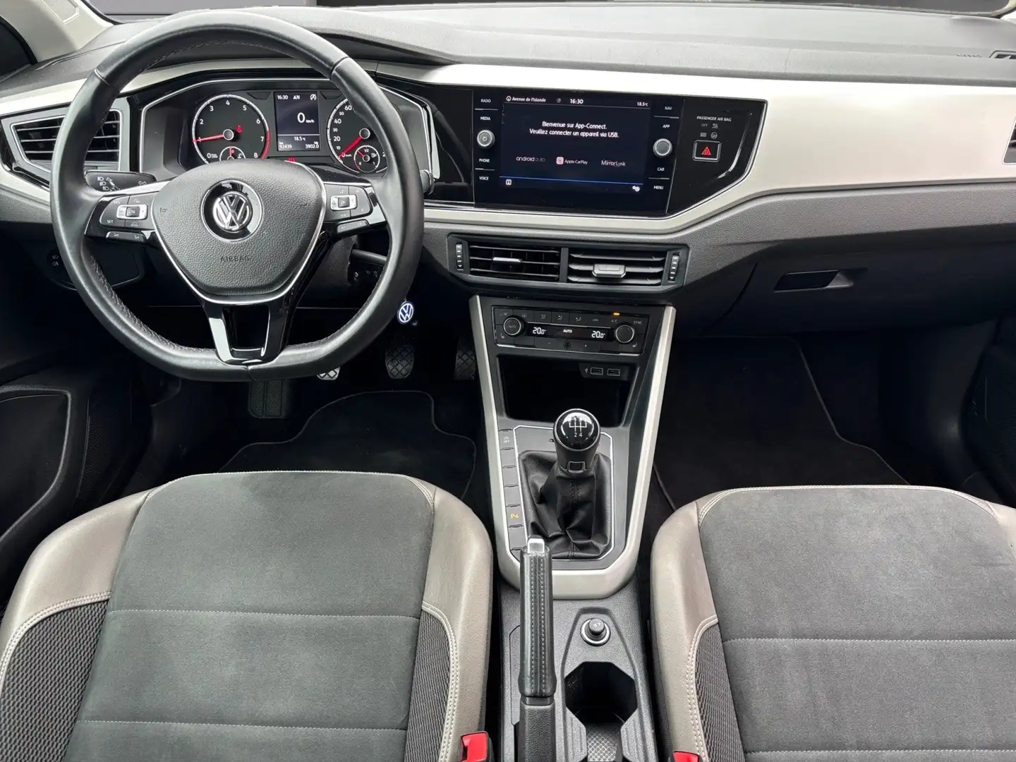 Volkswagen Polo Carat Blanc - 2