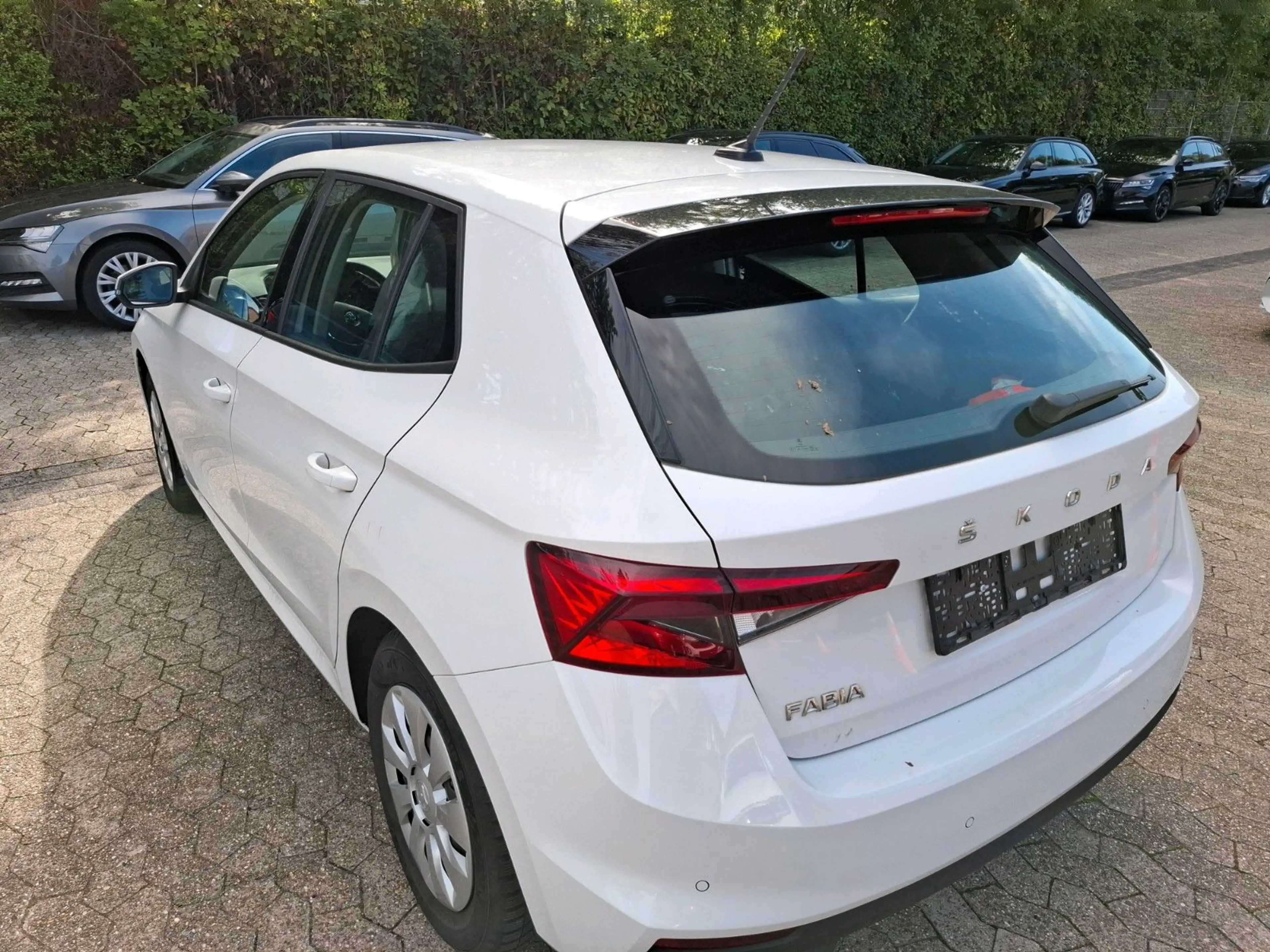 Skoda Fabia 1.0 TSI Ambition DSG *ACC*NAVI*LED*CARPLAY — photo 3