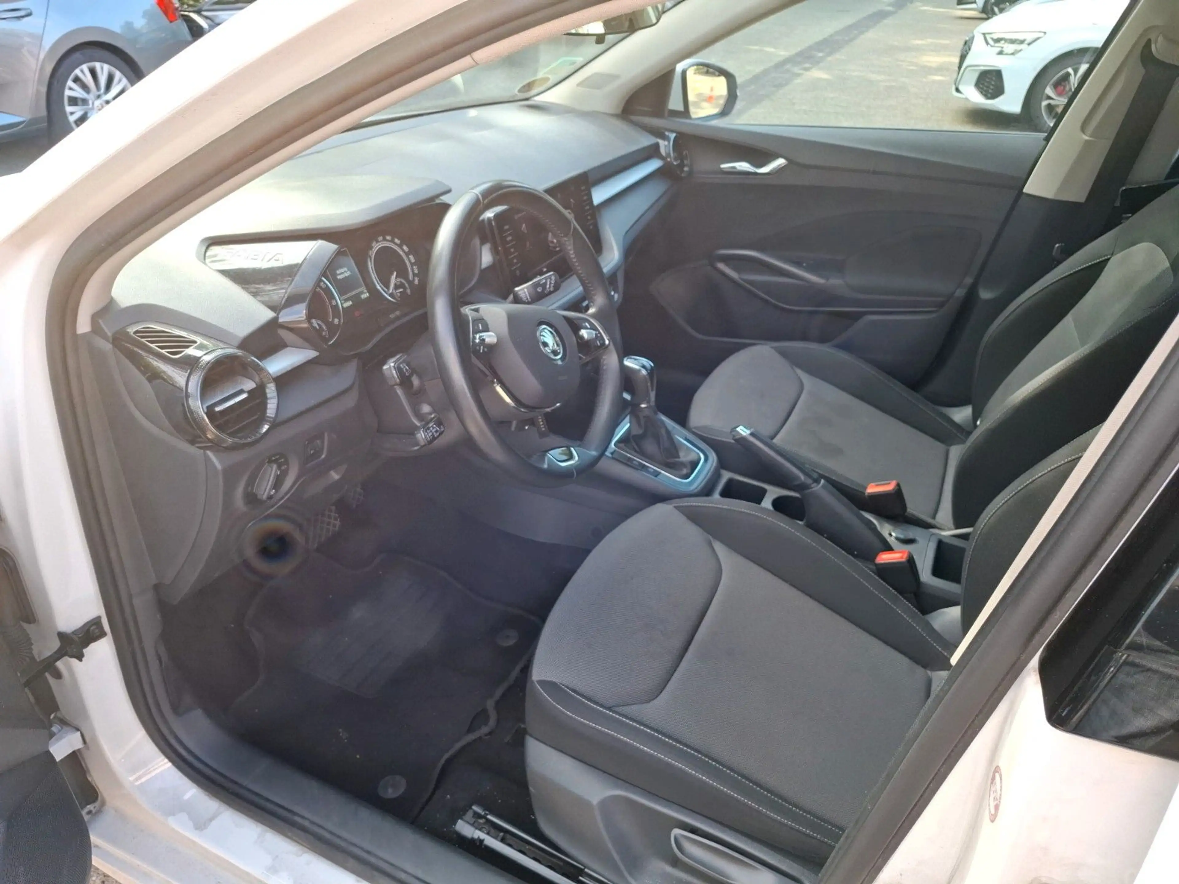 Skoda Fabia 1.0 TSI Ambition DSG *ACC*NAVI*LED*CARPLAY — photo 6