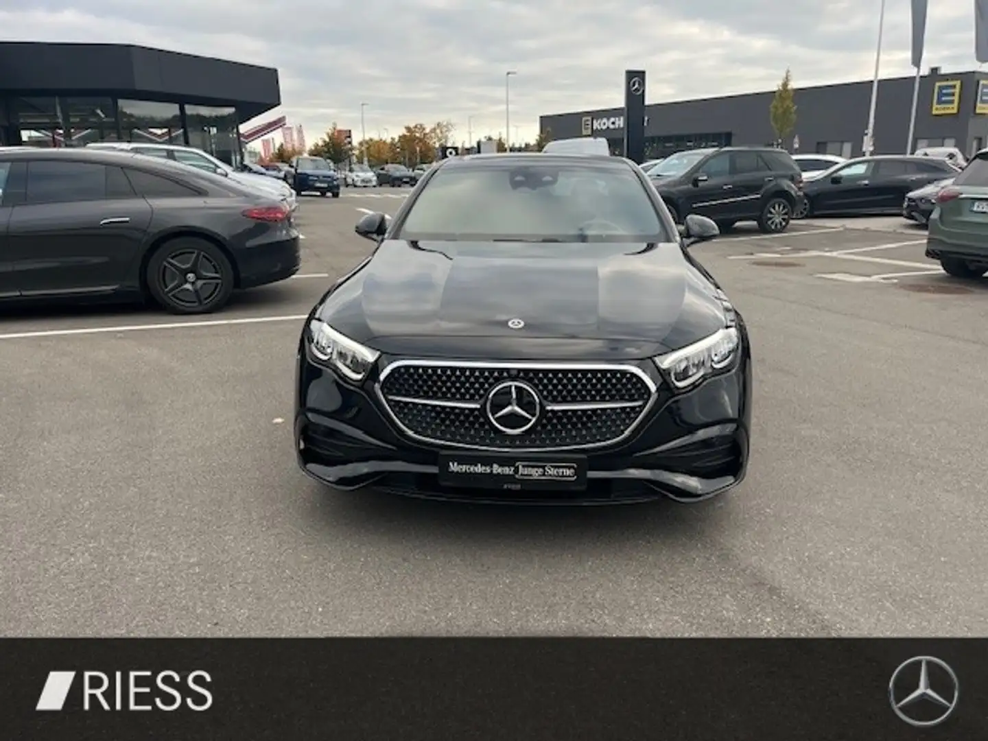 Mercedes-Benz E 300 de AMG Sport Night Distr LED AHK Pano 20" Schwarz - 2