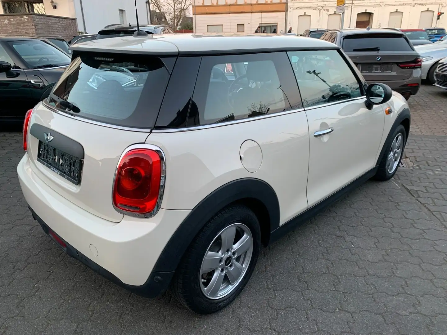MINI One One 1.2 First  Color-Line aus 1. Hand Weiß - 2