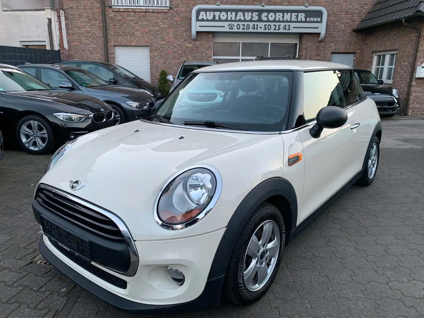 MINI One One 1.2 First  Color-Line aus 1. Hand Weiß - 1