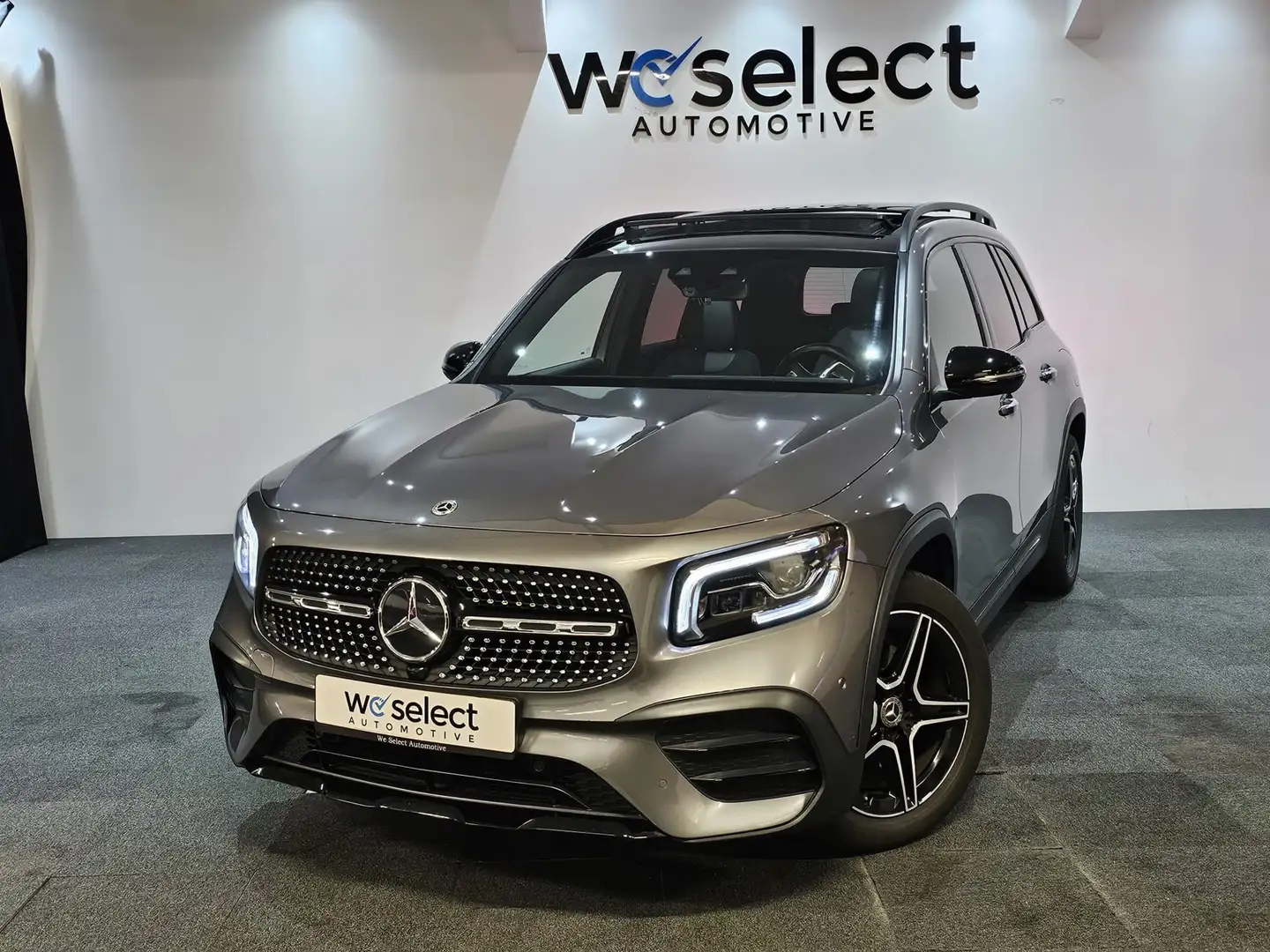 Mercedes-Benz GLB 200 AMG Premium Plus 7p. Grijs - 1