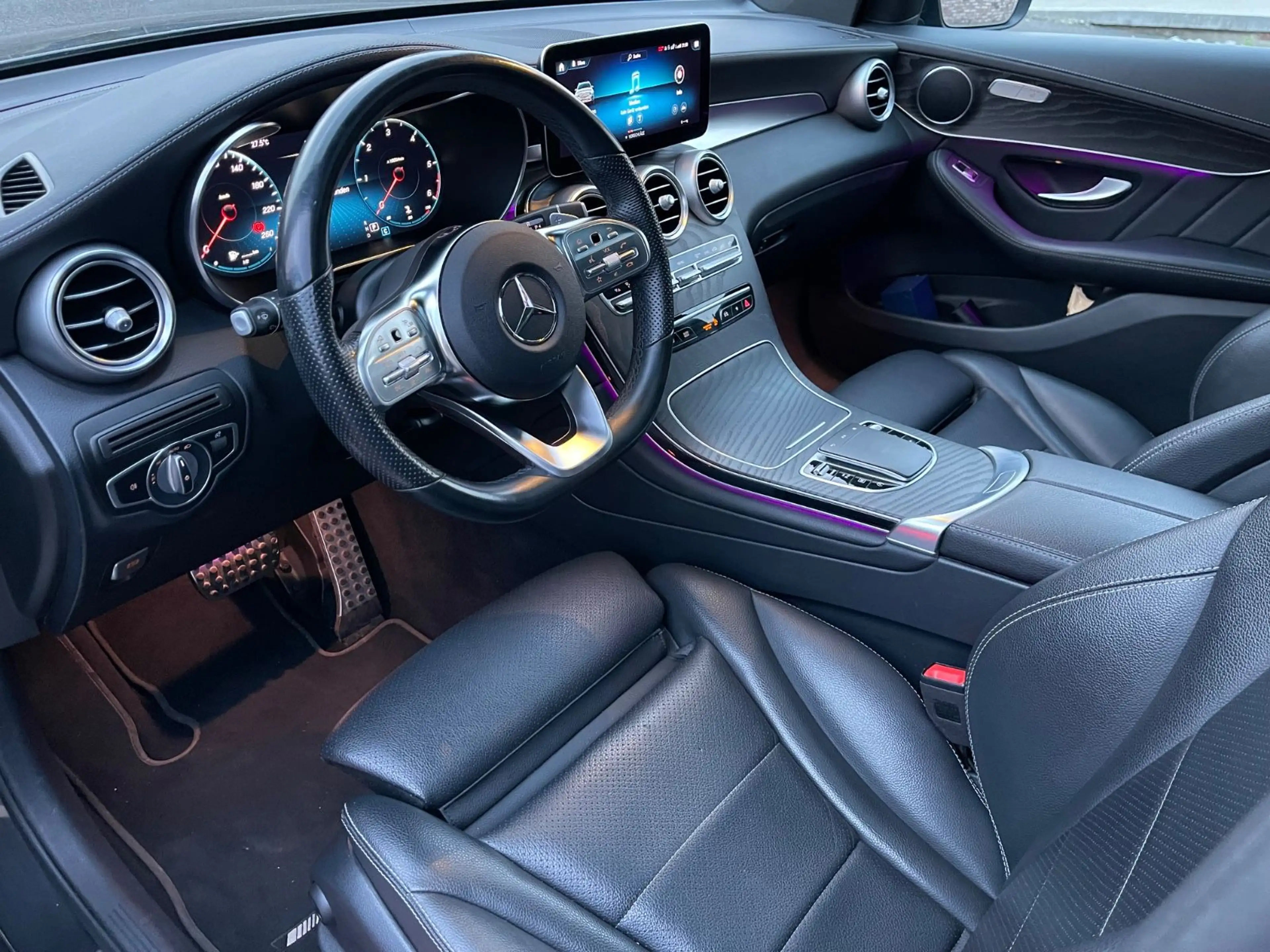 Mercedes-Benz GLC 300 d 4Matic AMG Line+Finanzierung+PANO+ — photo 17