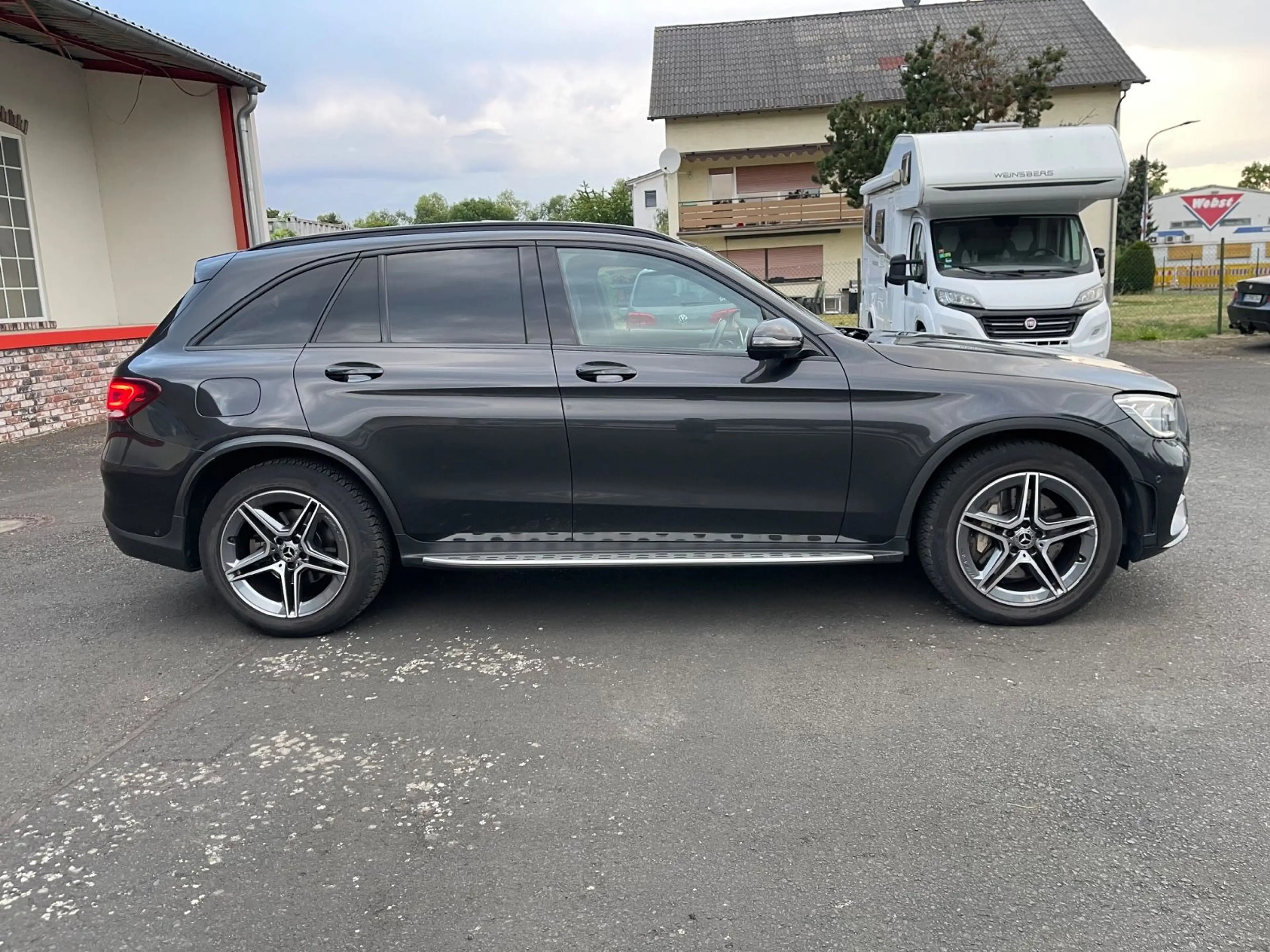 Mercedes-Benz GLC 300 d 4Matic AMG Line+Finanzierung+PANO+ — photo 12