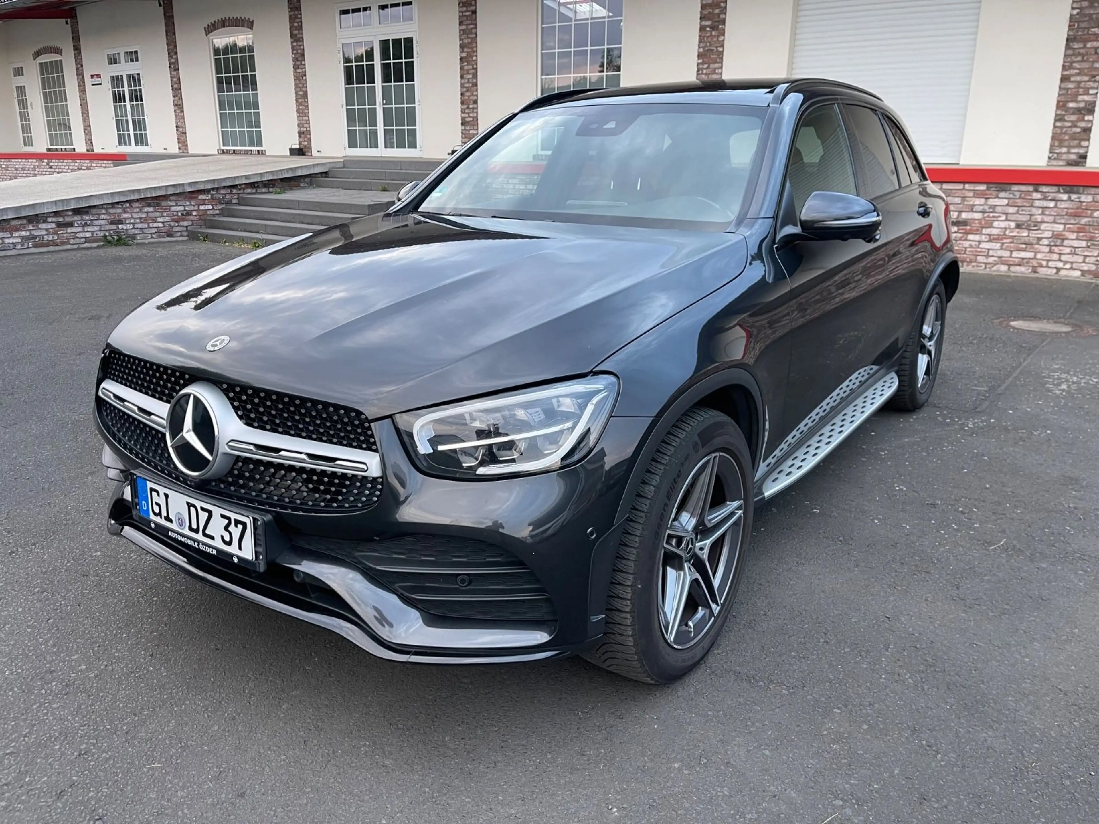 Mercedes-Benz GLC 300 d 4Matic AMG Line+Finanzierung+PANO+ — photo 7
