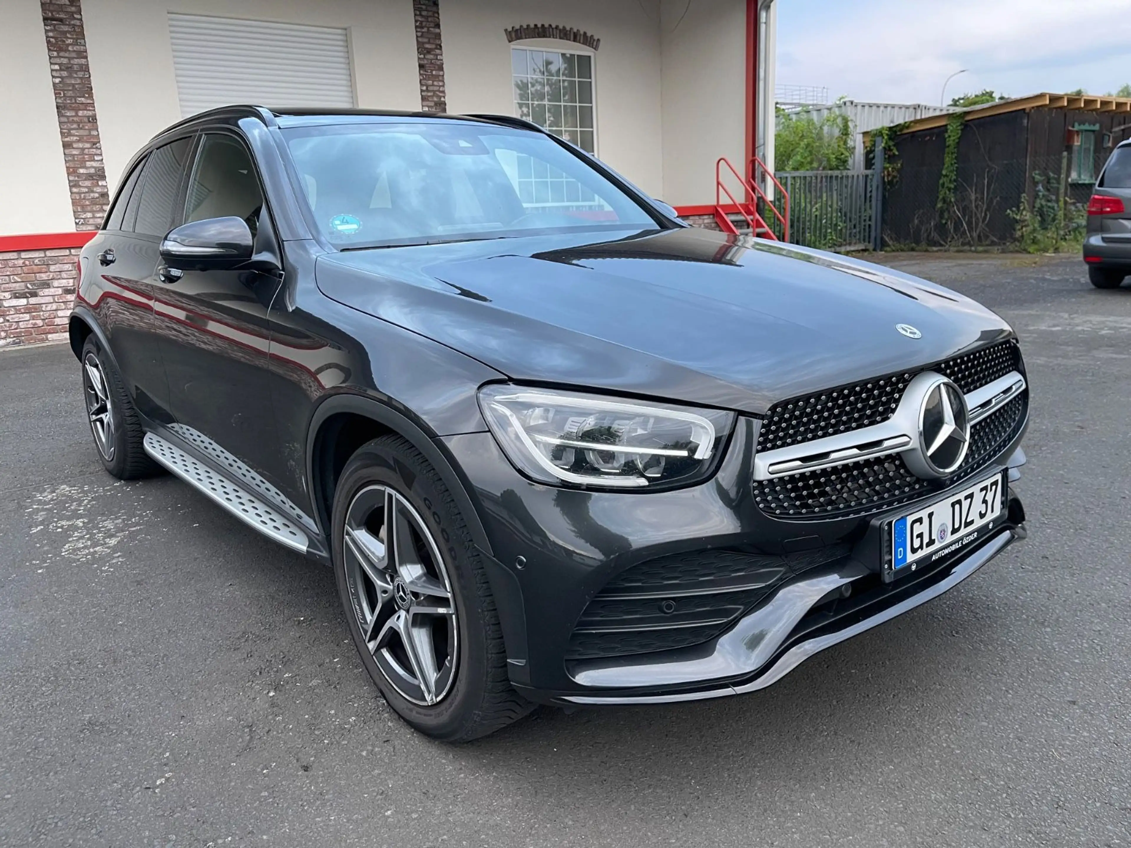 Mercedes-Benz GLC 300 d 4Matic AMG Line+Finanzierung+PANO+ — photo 2
