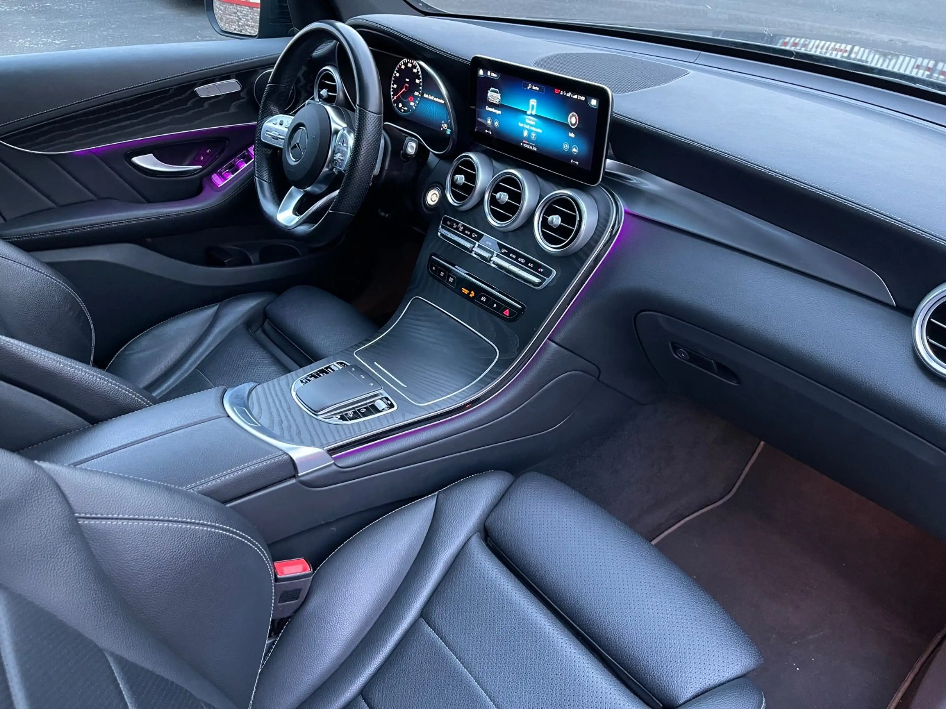 Mercedes-Benz GLC 300 d 4Matic AMG Line+Finanzierung+PANO+ — photo 18