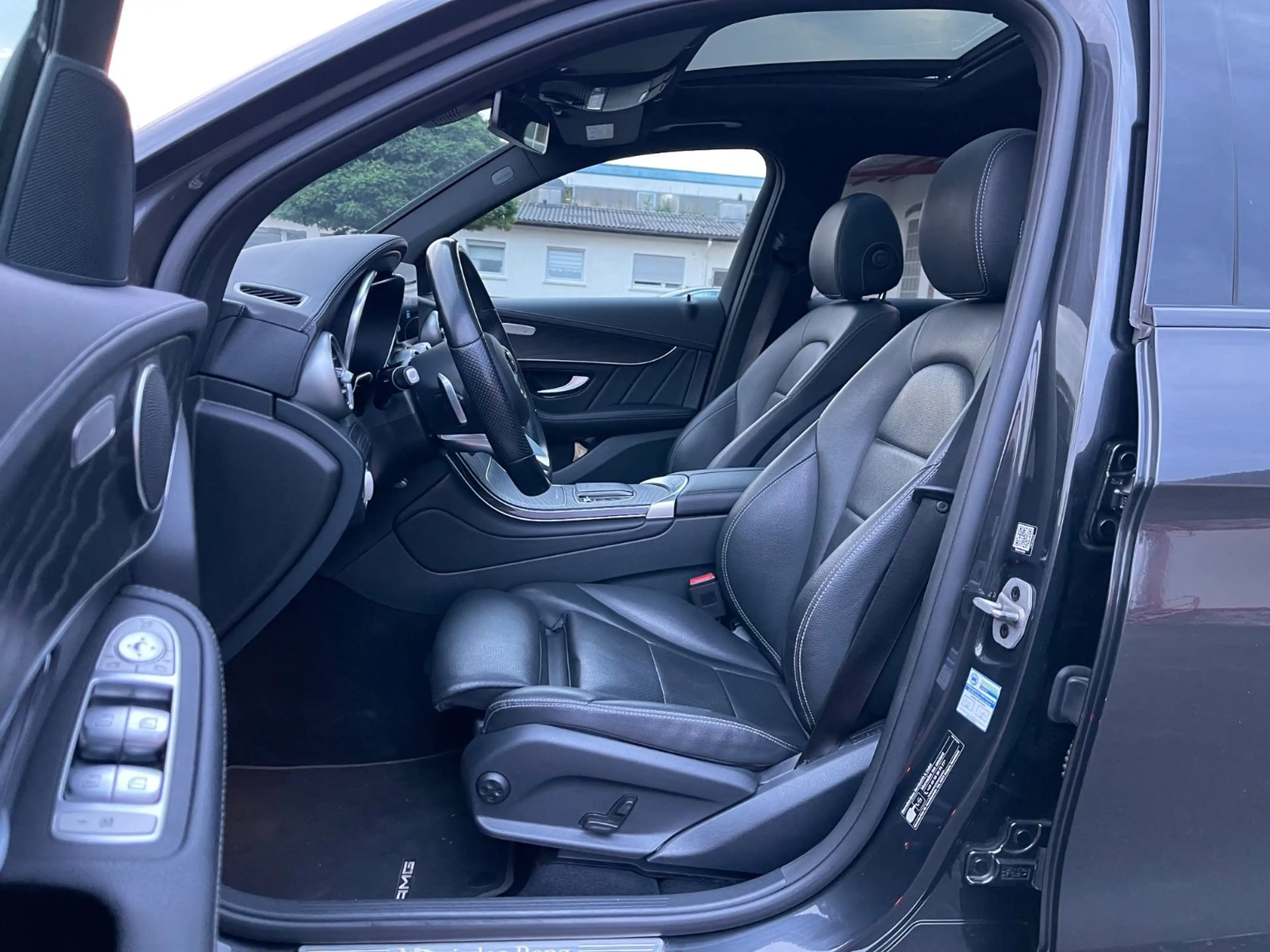 Mercedes-Benz GLC 300 d 4Matic AMG Line+Finanzierung+PANO+ — photo 19