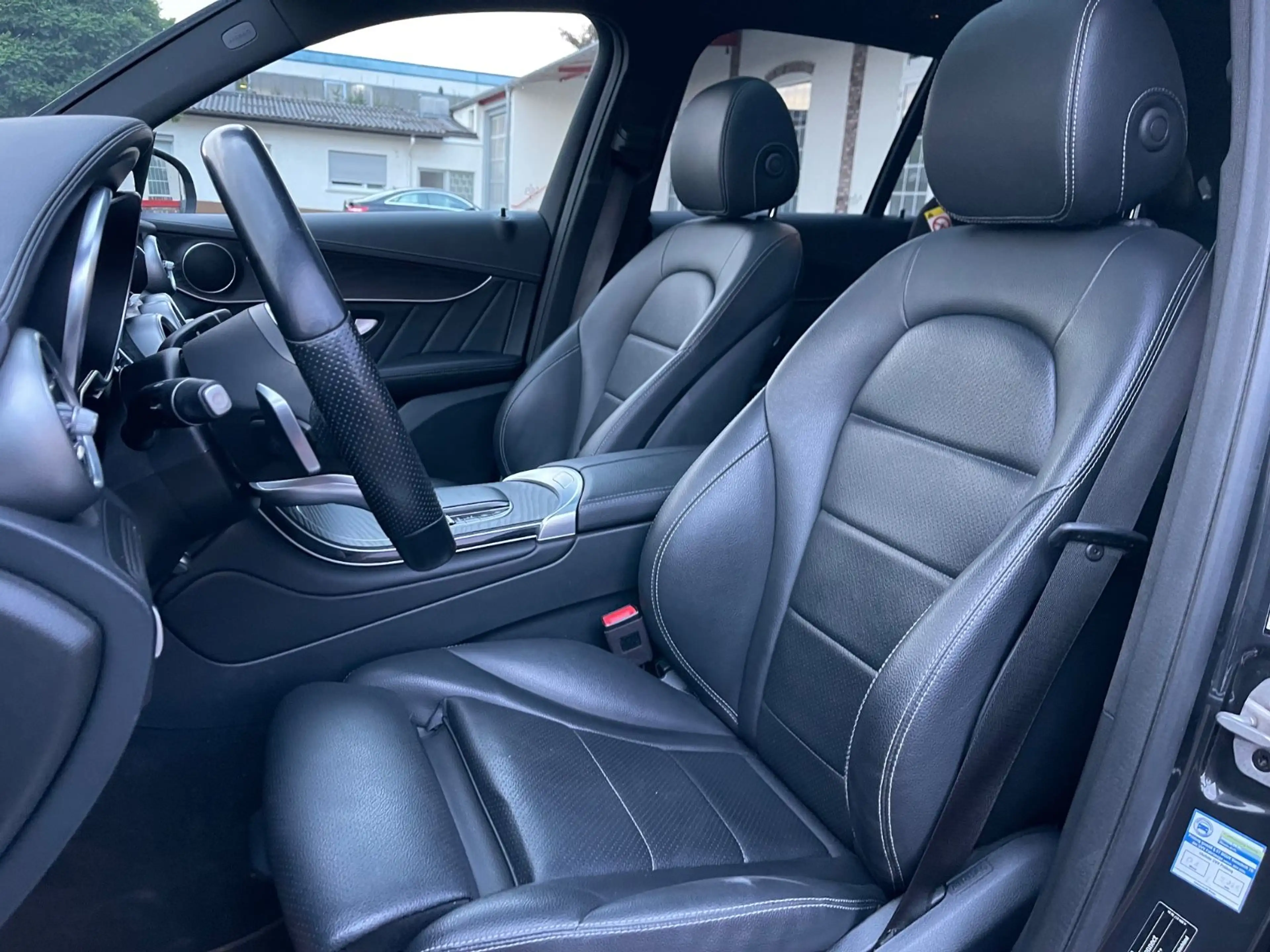 Mercedes-Benz GLC 300 d 4Matic AMG Line+Finanzierung+PANO+ — photo 20