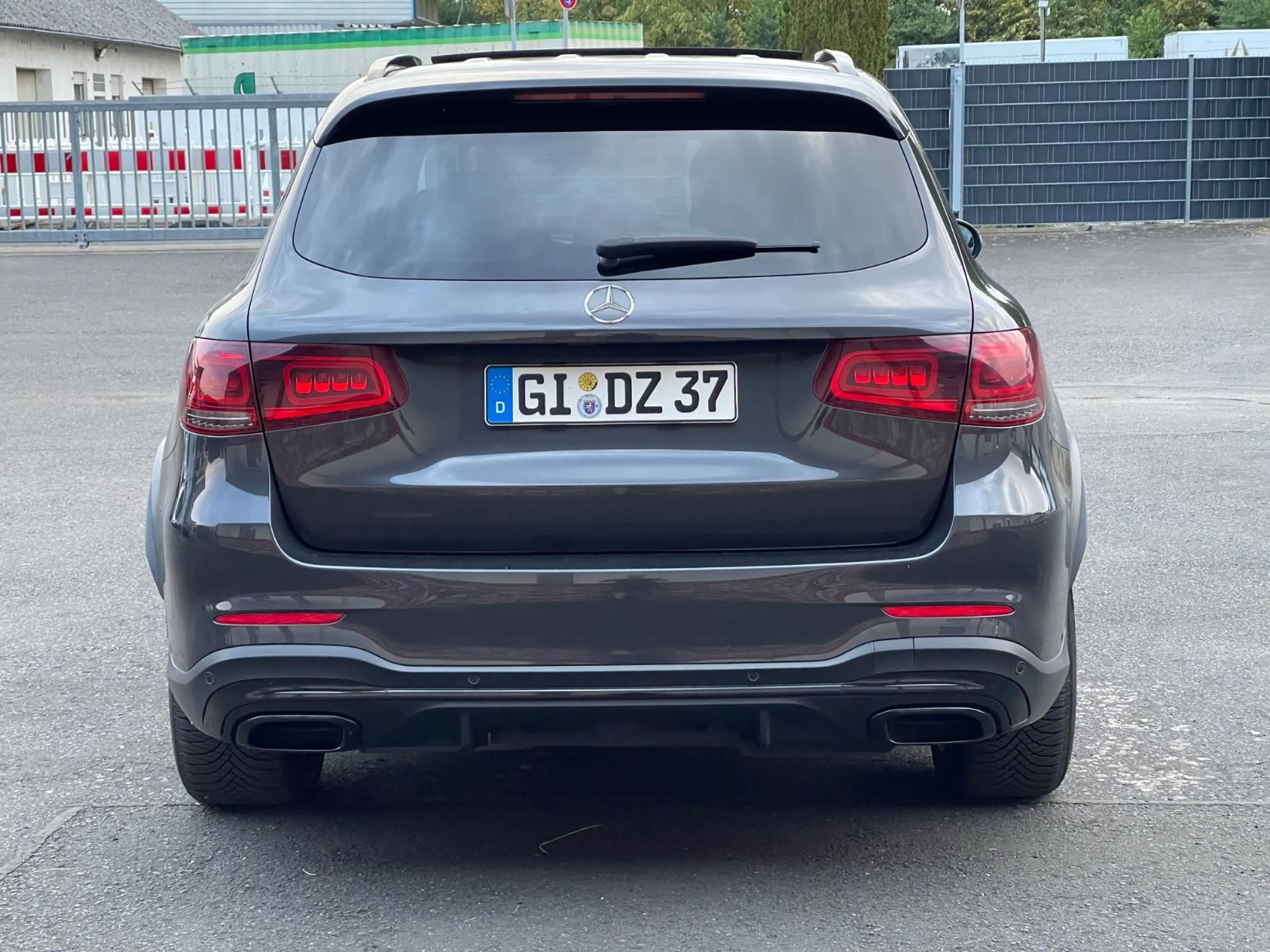 Mercedes-Benz GLC 300 d 4Matic AMG Line+Finanzierung+PANO+ — photo 9