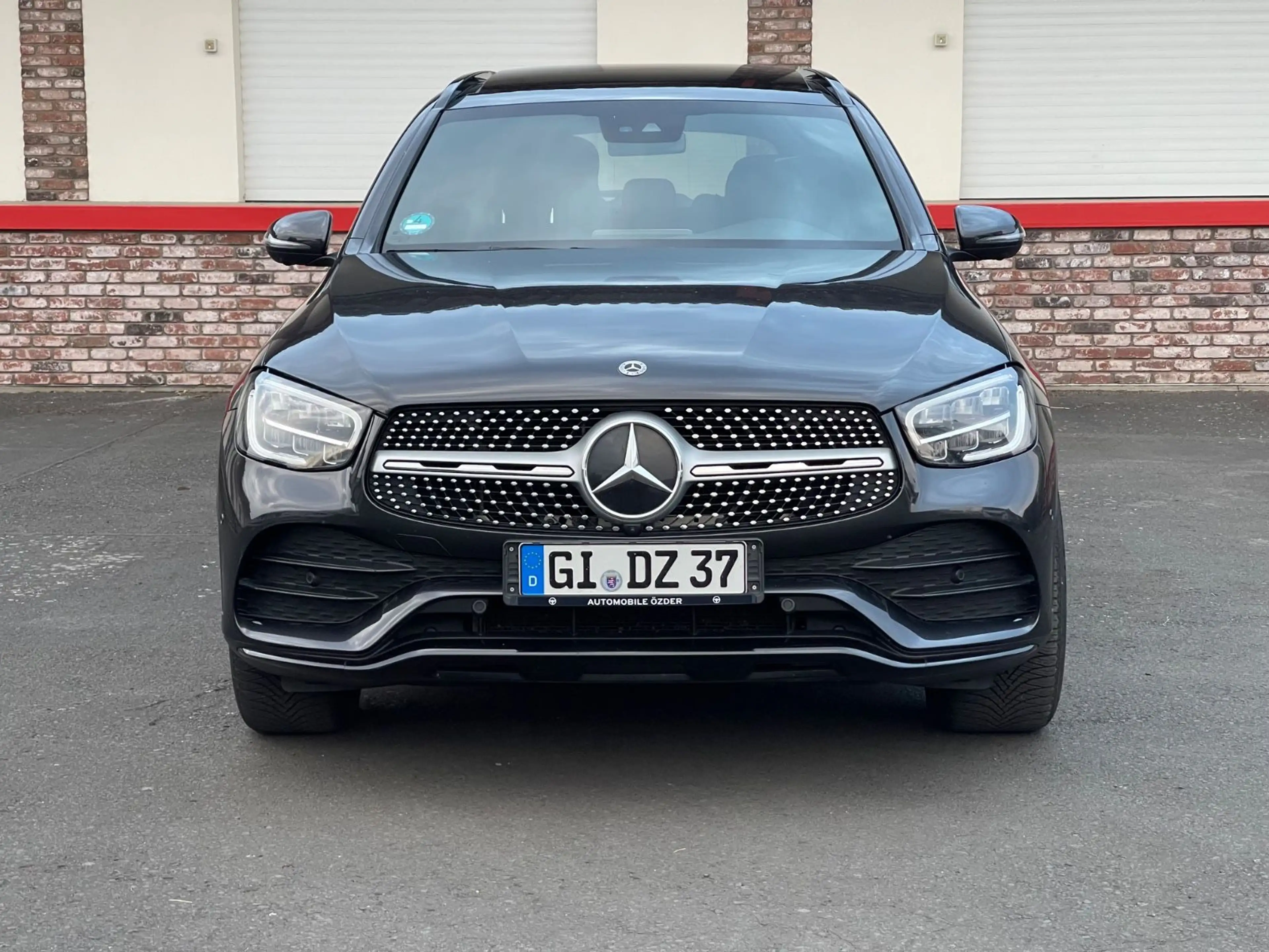 Mercedes-Benz GLC 300 d 4Matic AMG Line+Finanzierung+PANO+ — photo 3