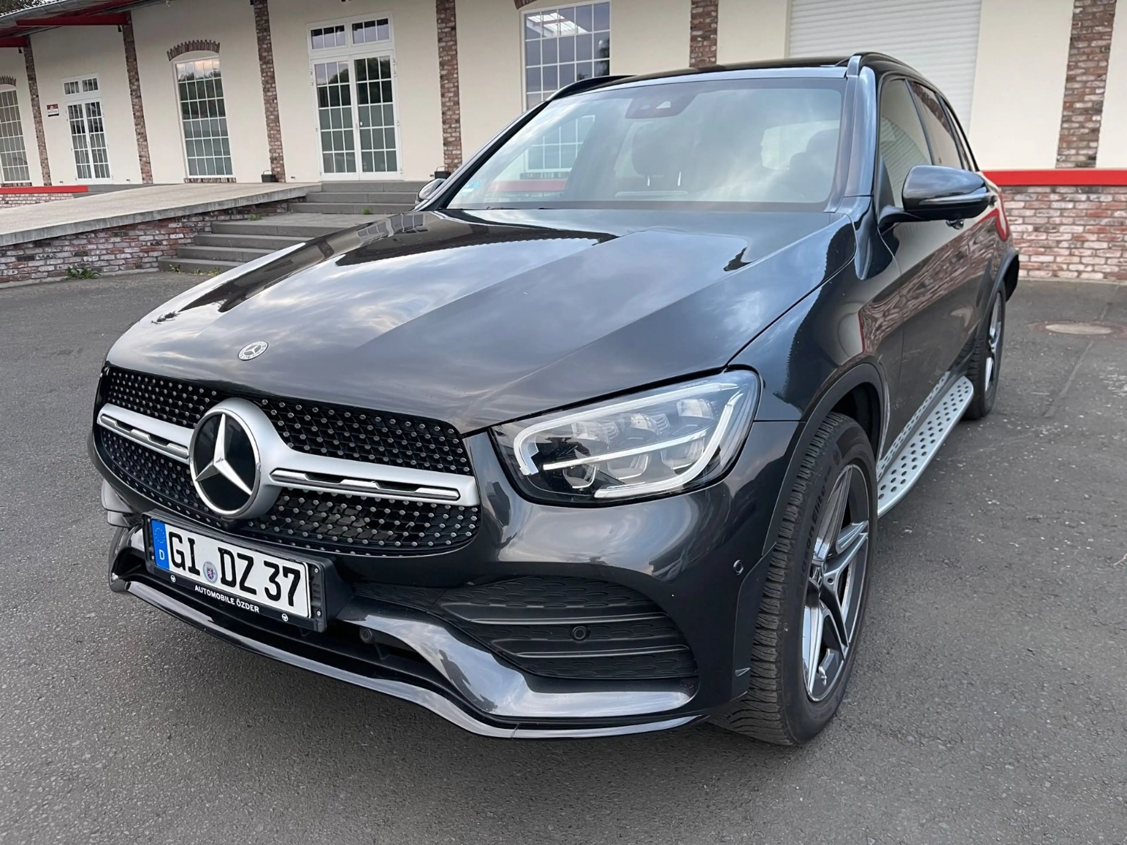 Mercedes-Benz GLC 300 d 4Matic AMG Line+Finanzierung+PANO+ — photo 4