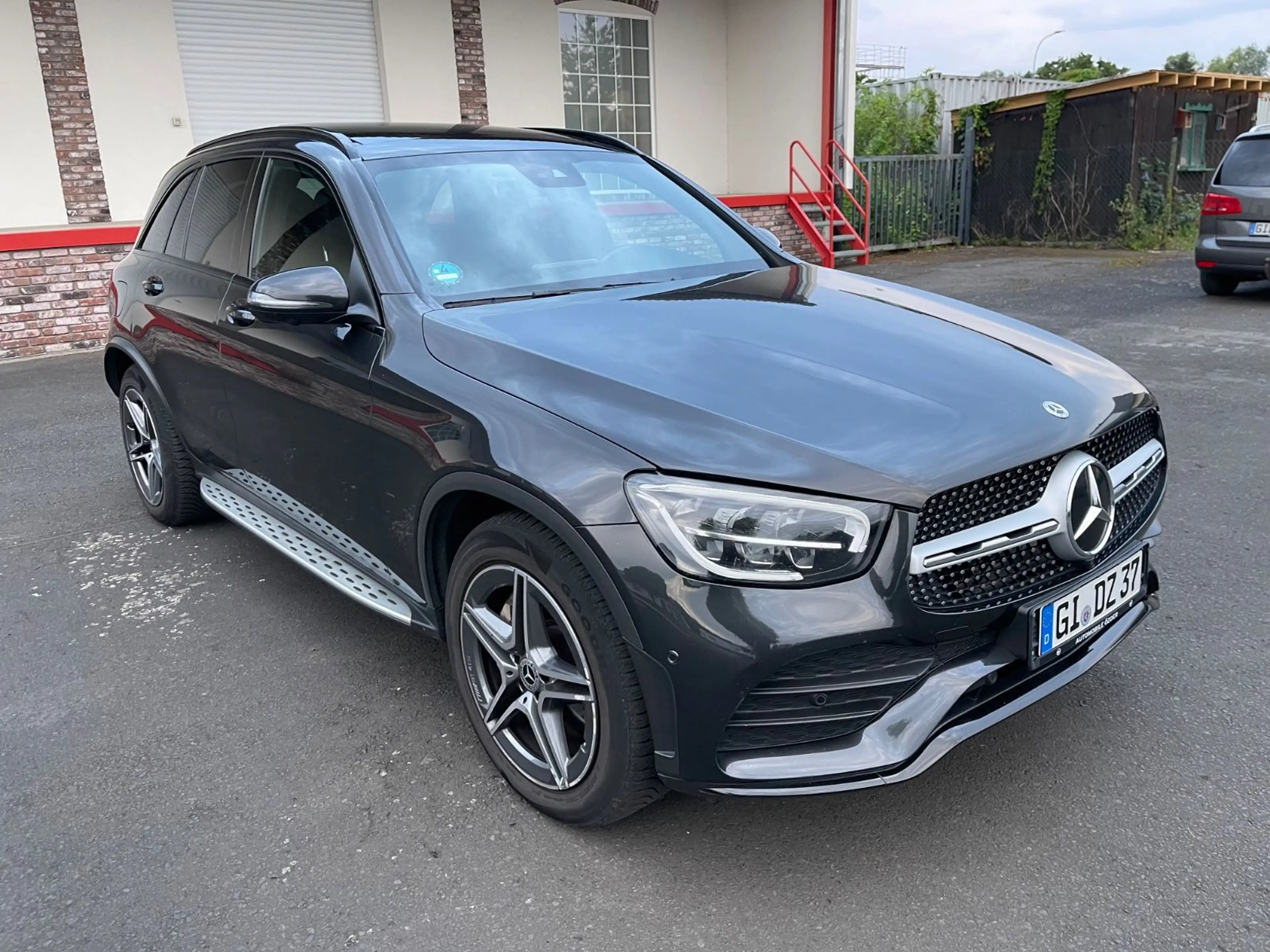 Mercedes-Benz GLC 300 d 4Matic AMG Line+Finanzierung+PANO+ — photo 6