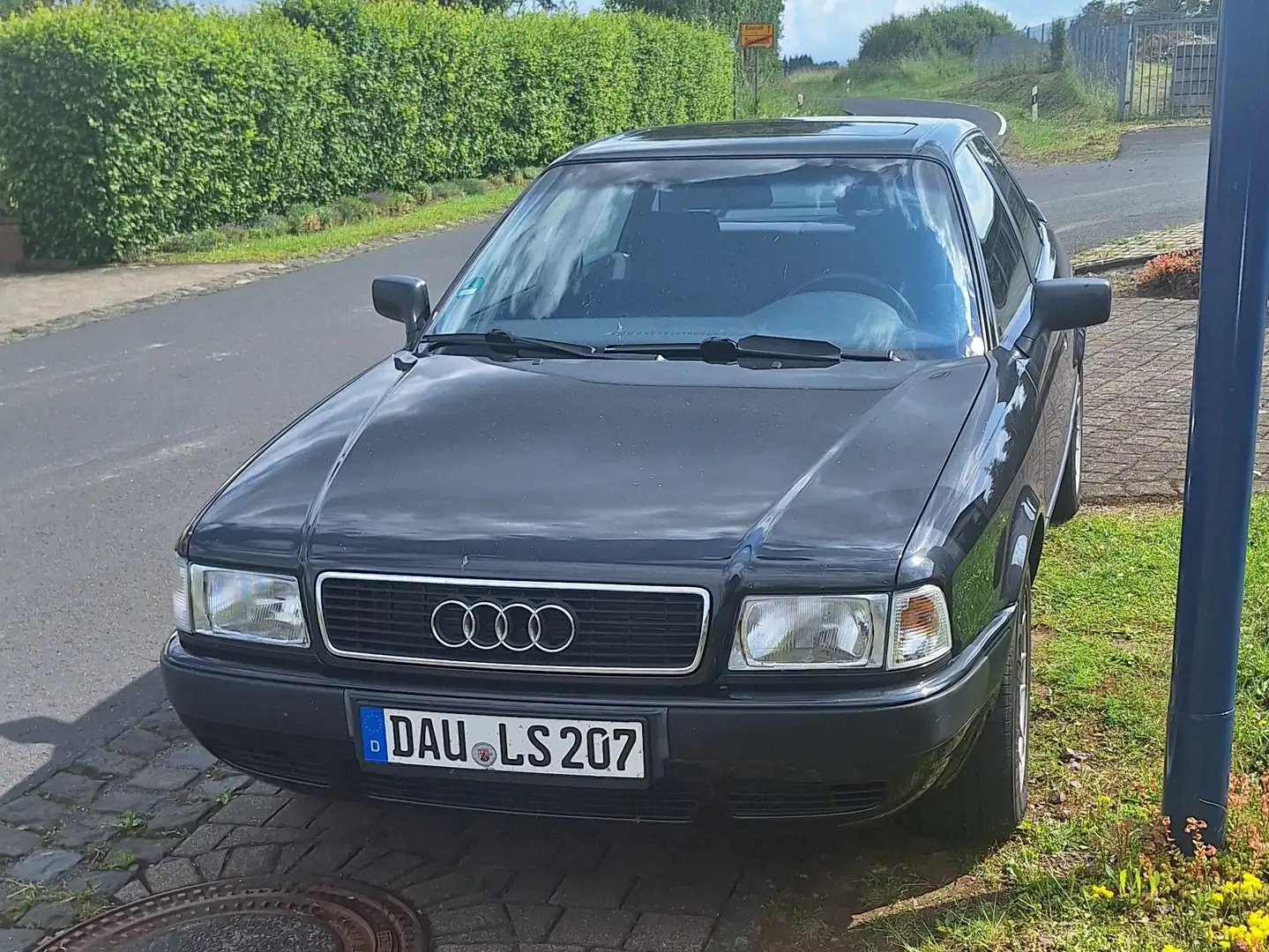 Audi 80 2.0 E Černá - 1