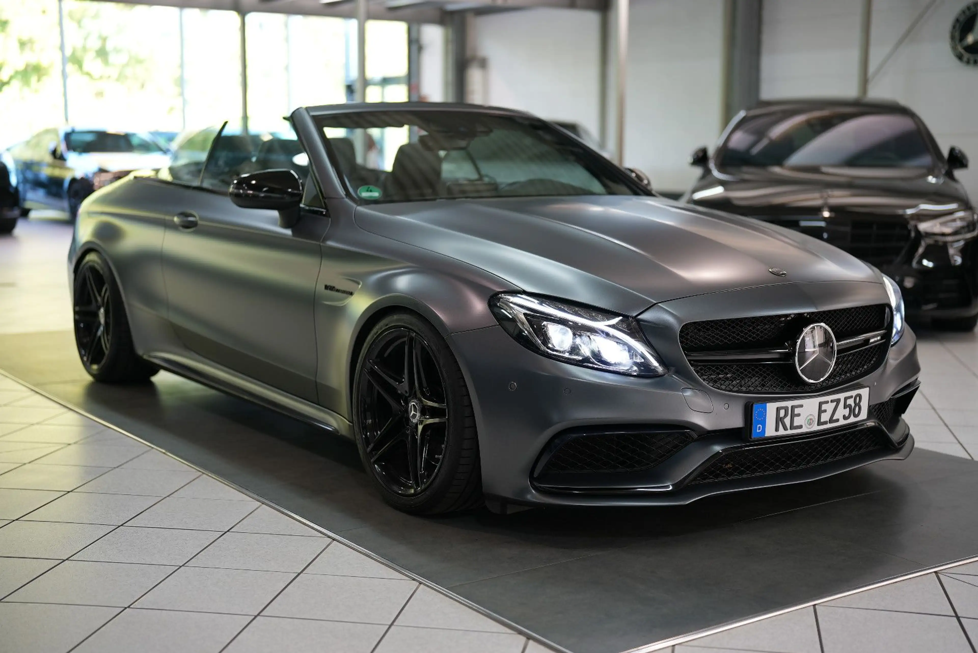 Mercedes-Benz C 63 AMG Cabrio*DEUTSCH*SCHECKHEFT*UNFALLFREI* — photo 3
