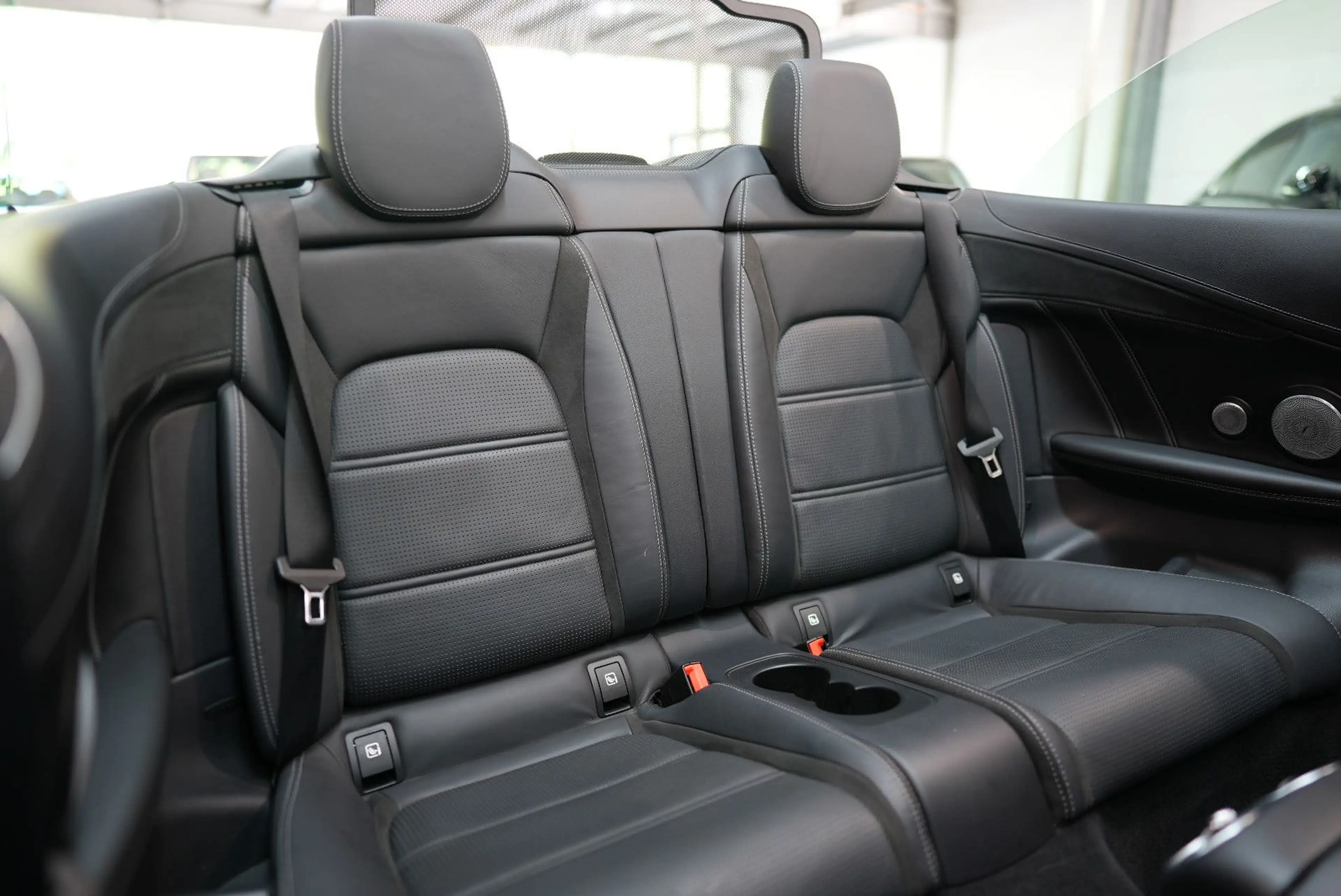 Mercedes-Benz C 63 AMG Cabrio*DEUTSCH*SCHECKHEFT*UNFALLFREI* — photo 15
