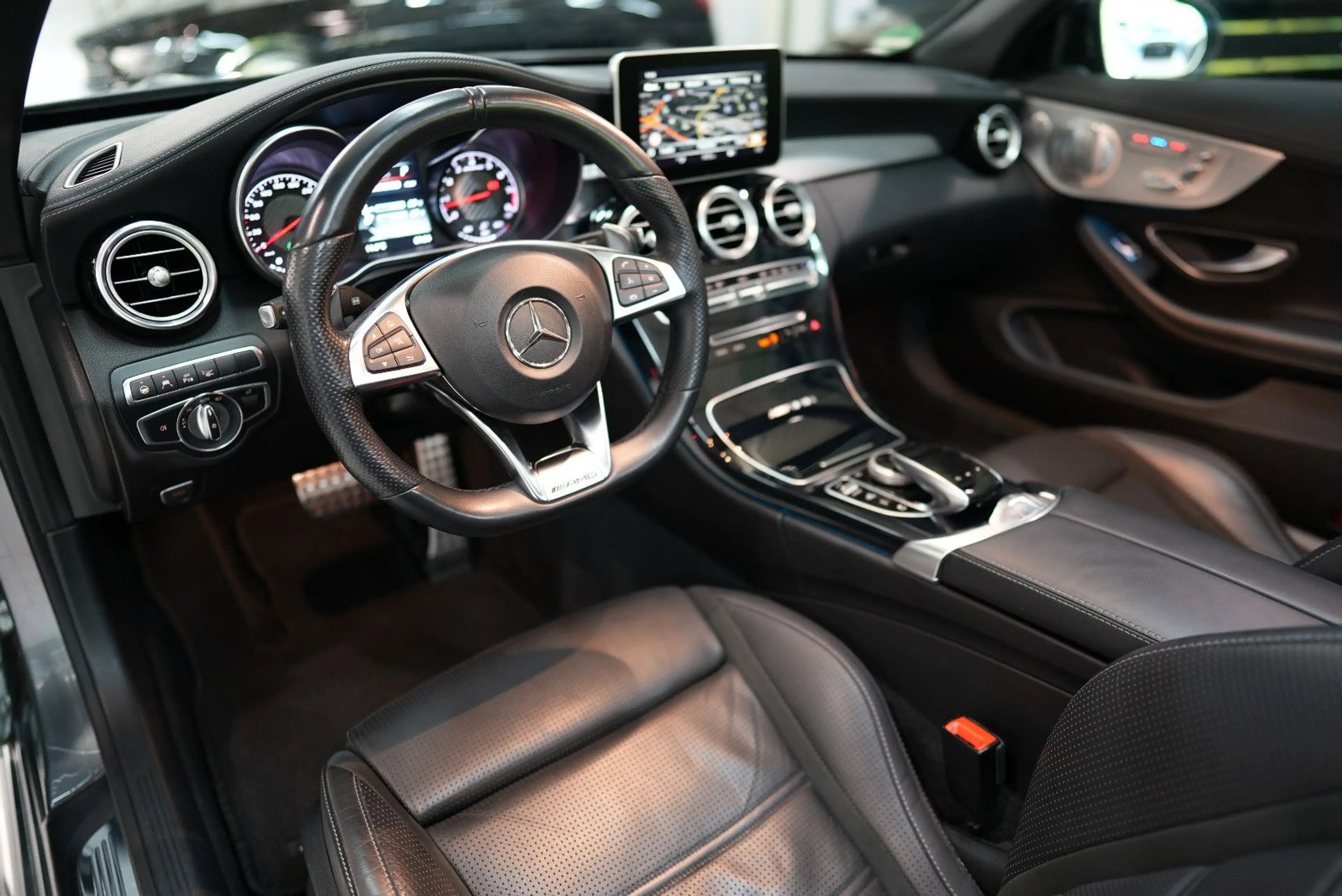 Mercedes-Benz C 63 AMG Cabrio*DEUTSCH*SCHECKHEFT*UNFALLFREI* — photo 8
