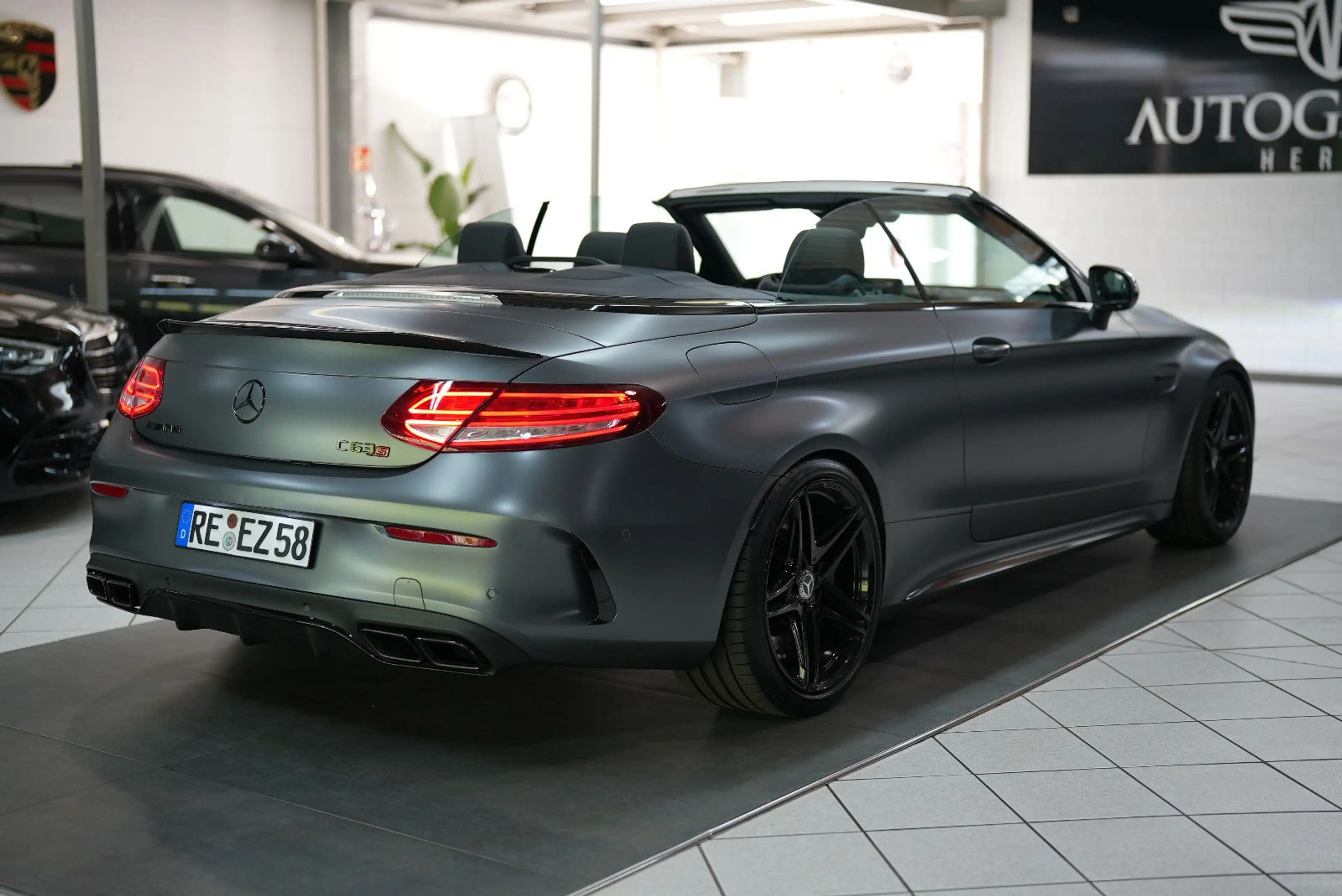 Mercedes-Benz C 63 AMG Cabrio*DEUTSCH*SCHECKHEFT*UNFALLFREI* — photo 4