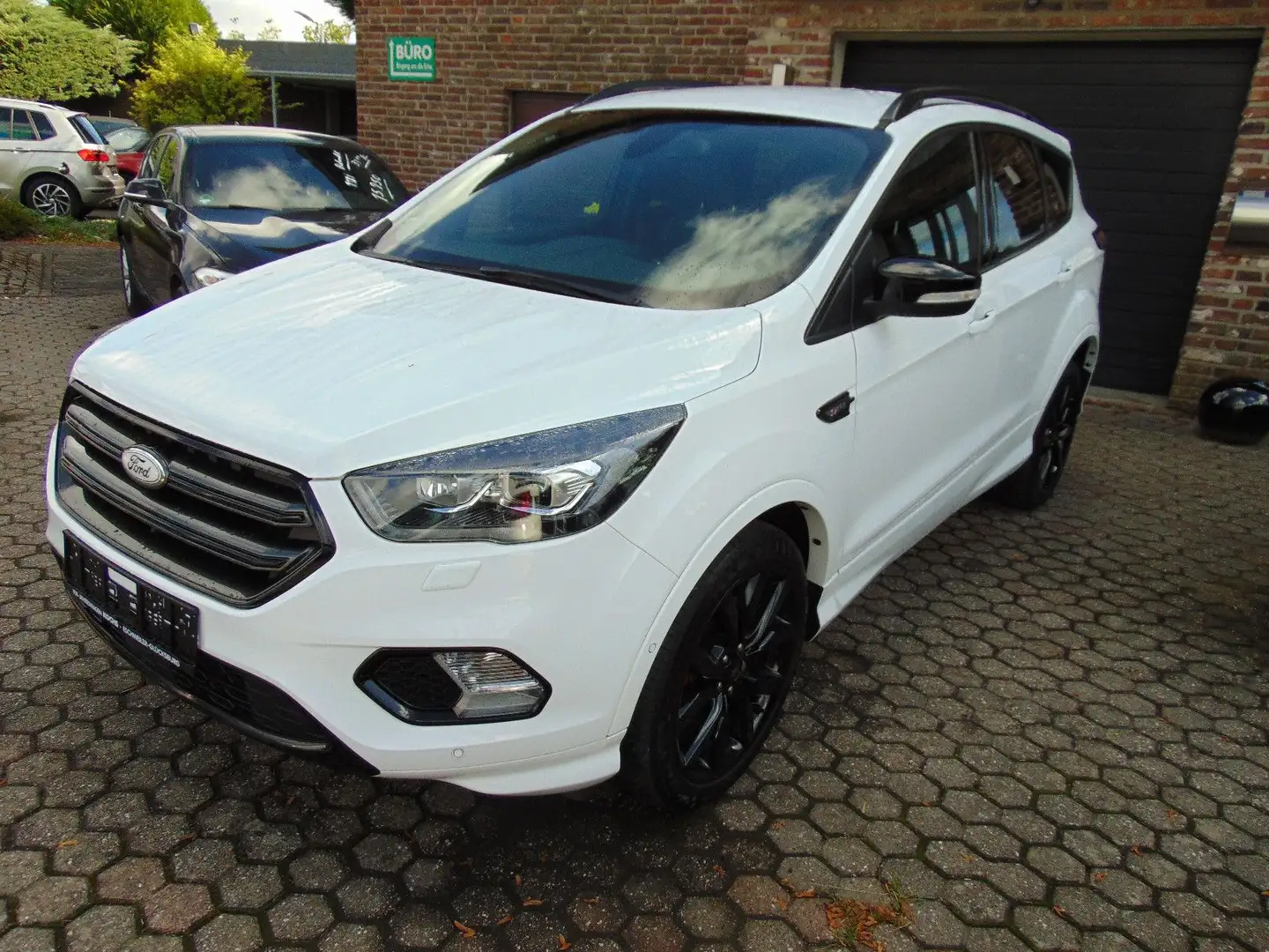 Ford Kuga 1,5 EcoBoost 4x2 110kW ST-Line Automatik Weiß - 2