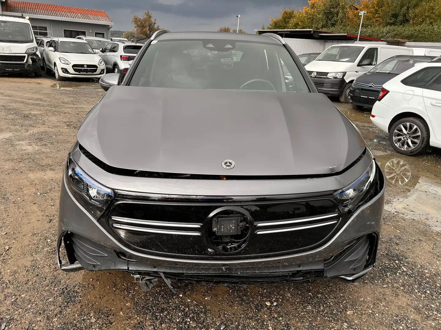 Mercedes-Benz EQA 300 4Matic Allrad AMG Line Navi LED Fahrbereit Unfall Grau - 2