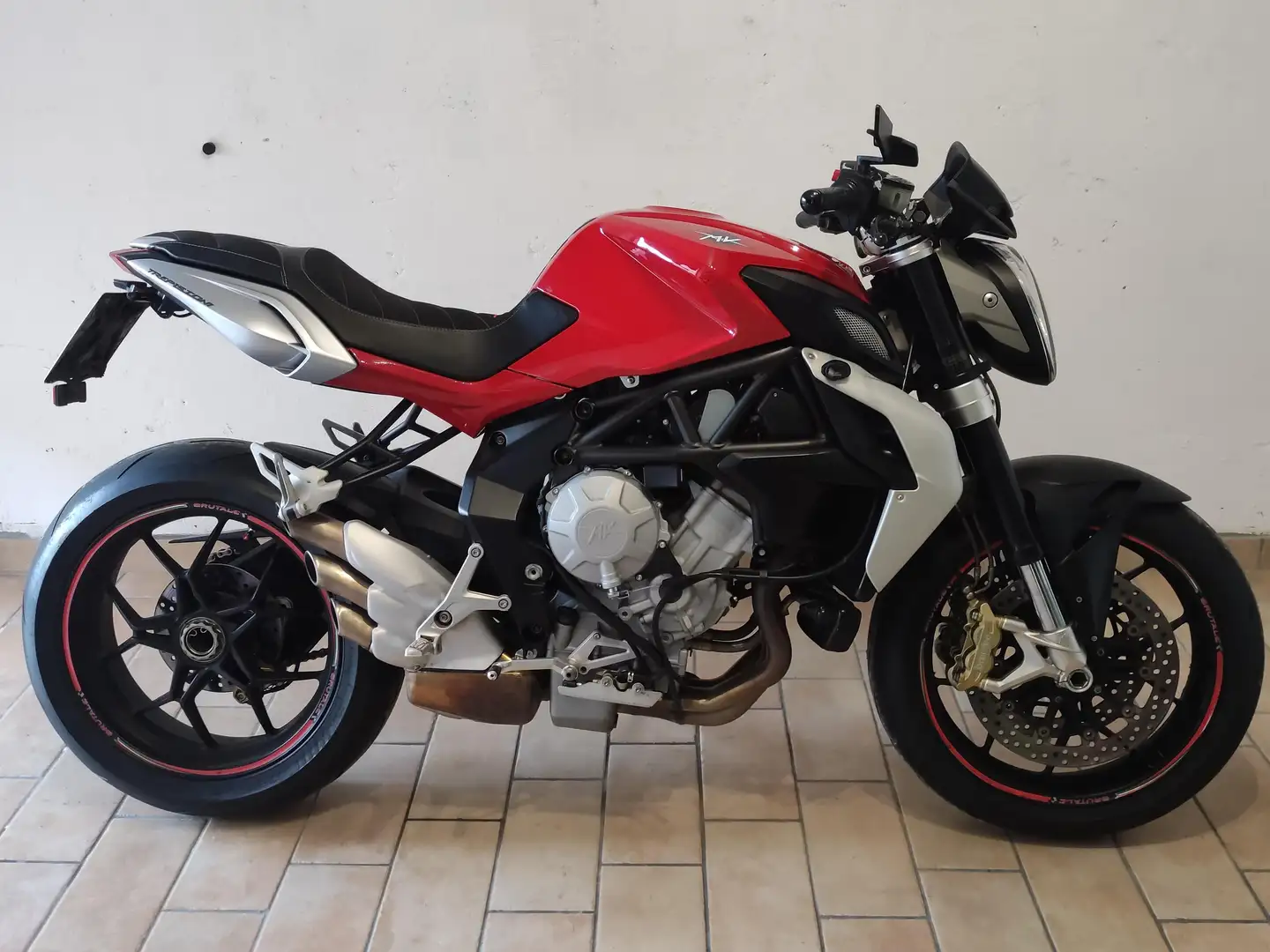 MV Agusta Brutale 675 Červená - 2