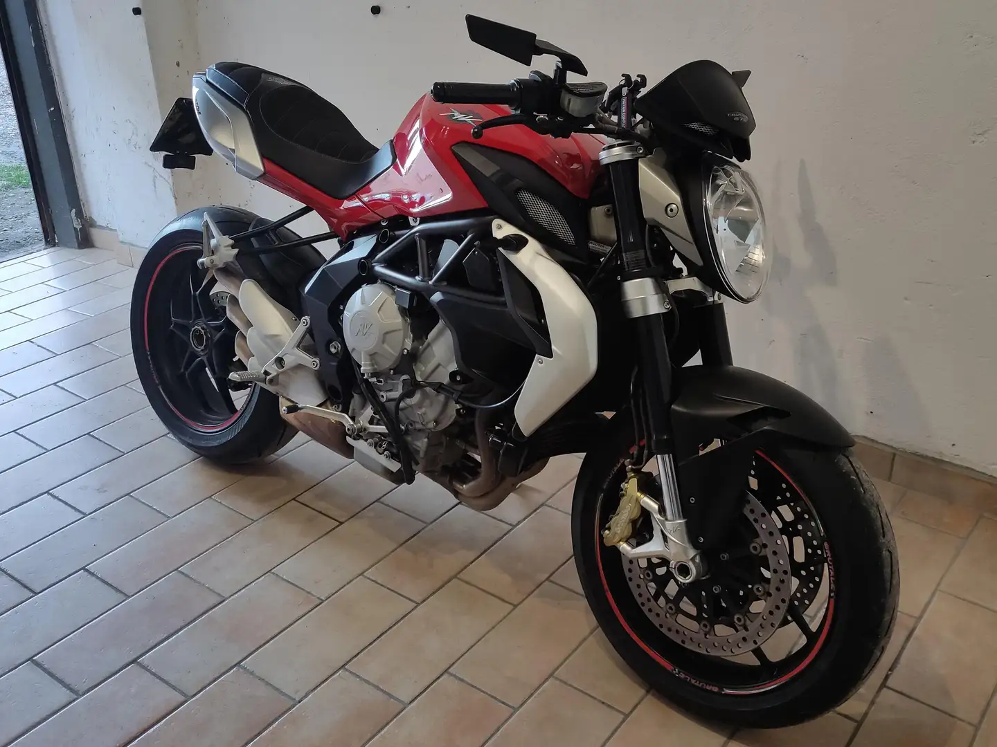 MV Agusta Brutale 675 Červená - 1