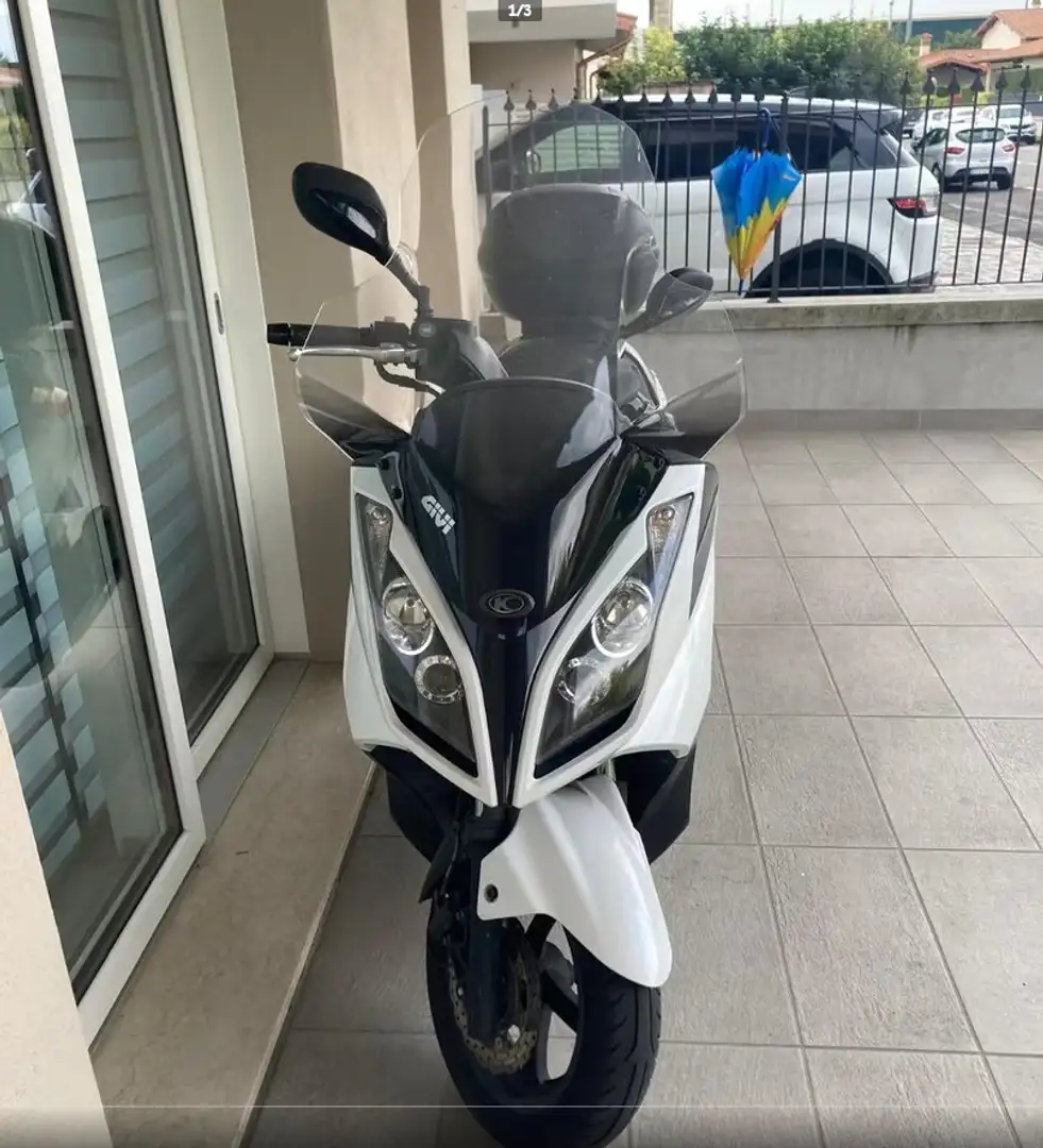 Kymco Downtown 300i White - 1
