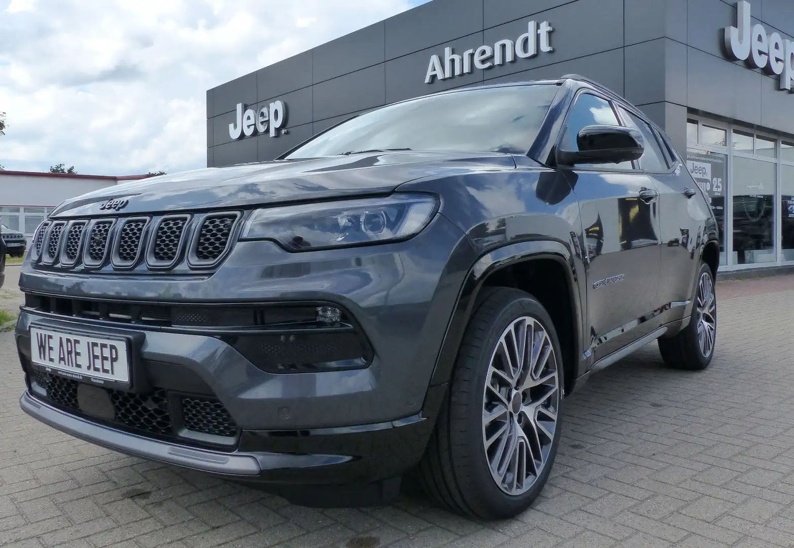 Jeep Compass Summit MHEV Grau - 1