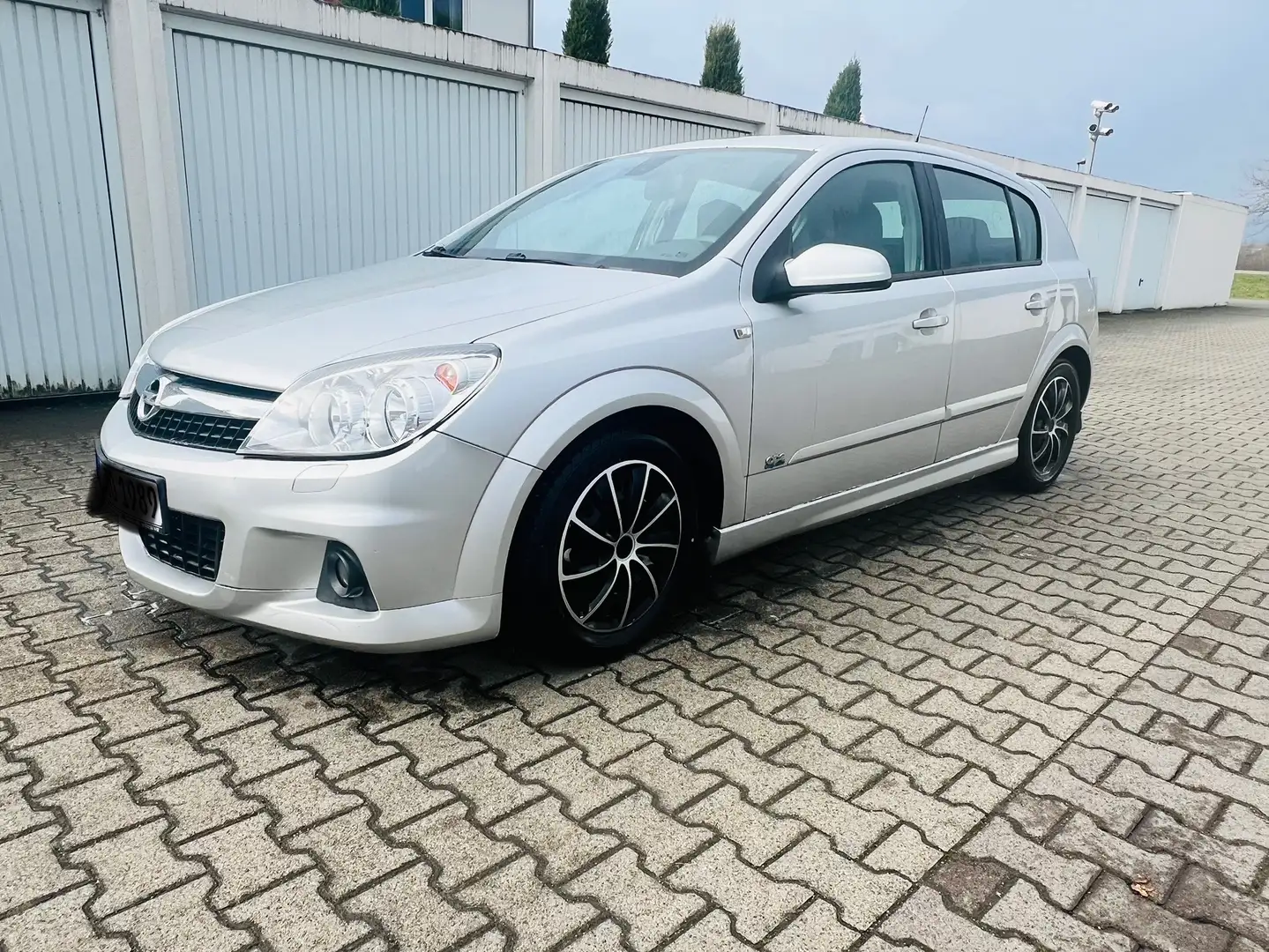 Opel Astra OPC LINE 1,9 CDTI Grau - 2